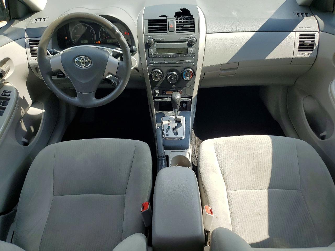 2010 Toyota Corolla Le Silver vin: 2T1BU4EE1AC531580