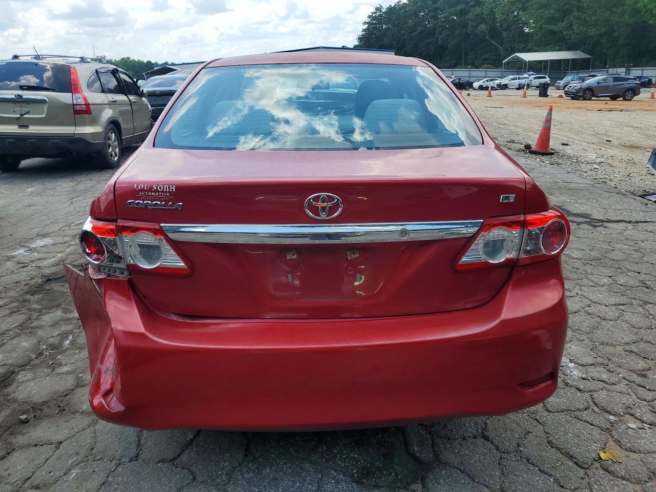2011 Toyota Corolla Le Red vin: 2T1BU4EE1BC543097