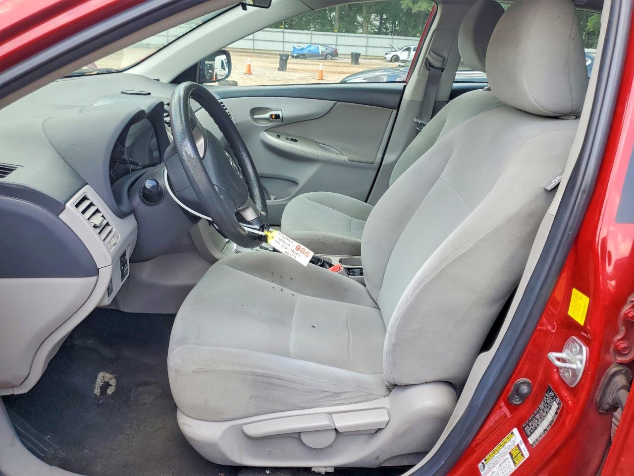 2011 Toyota Corolla Le Red vin: 2T1BU4EE1BC543097