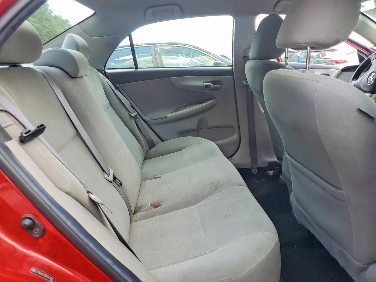 2011 Toyota Corolla Le Red vin: 2T1BU4EE1BC543097