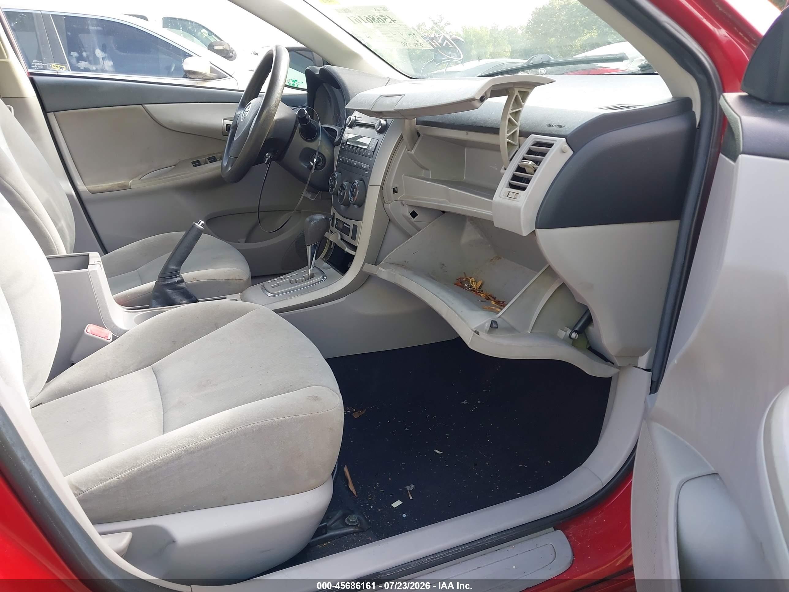 2011 Toyota Corolla Le Red vin: 2T1BU4EE1BC557677