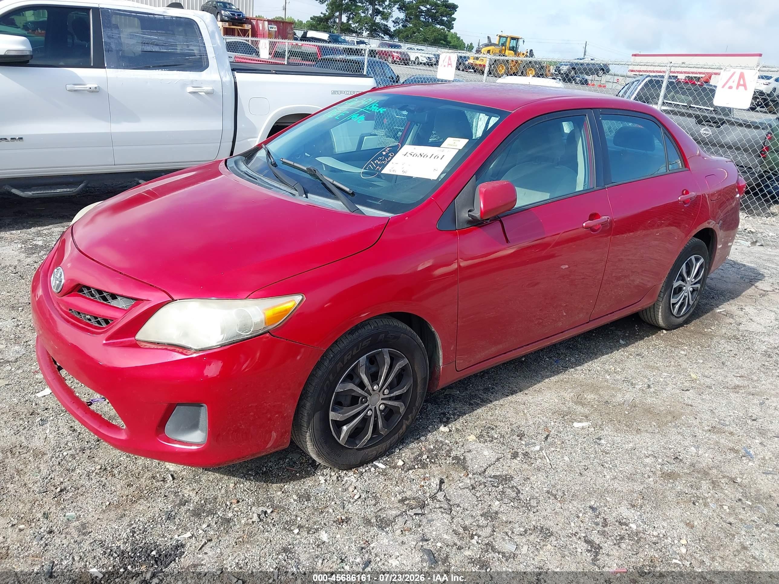 2011 Toyota Corolla Le Red vin: 2T1BU4EE1BC557677