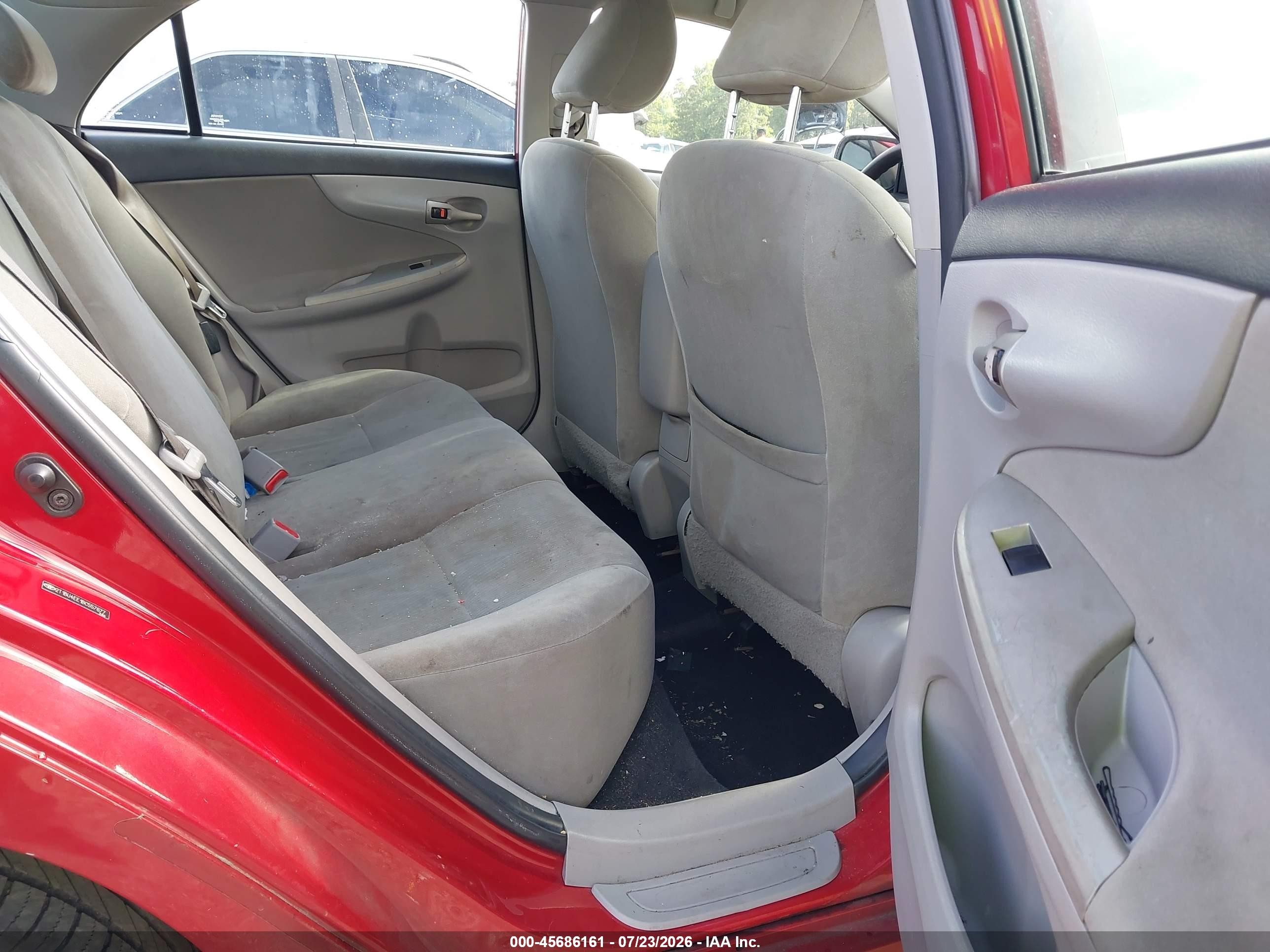 2011 Toyota Corolla Le Red vin: 2T1BU4EE1BC557677