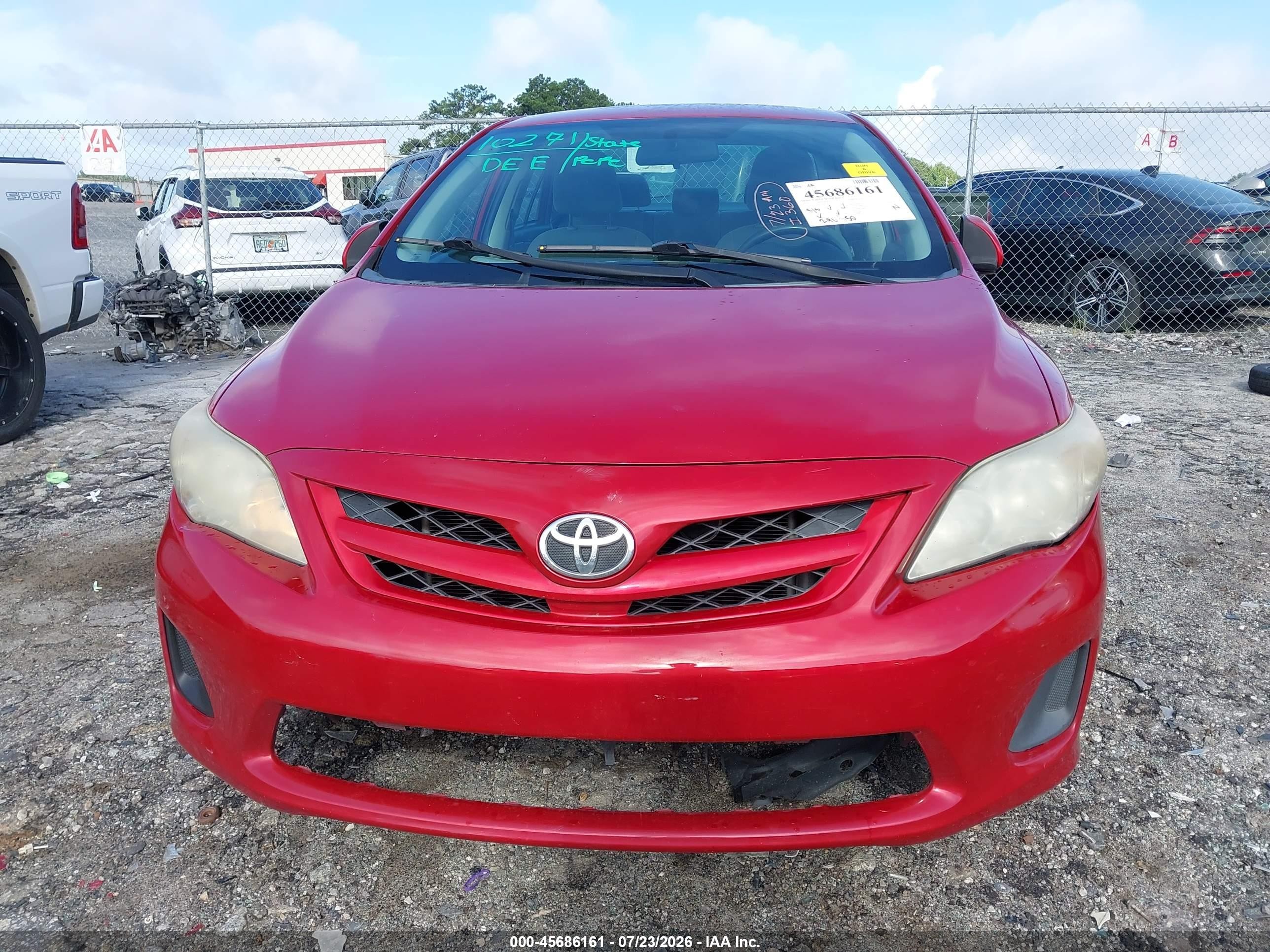 2011 Toyota Corolla Le Red vin: 2T1BU4EE1BC557677