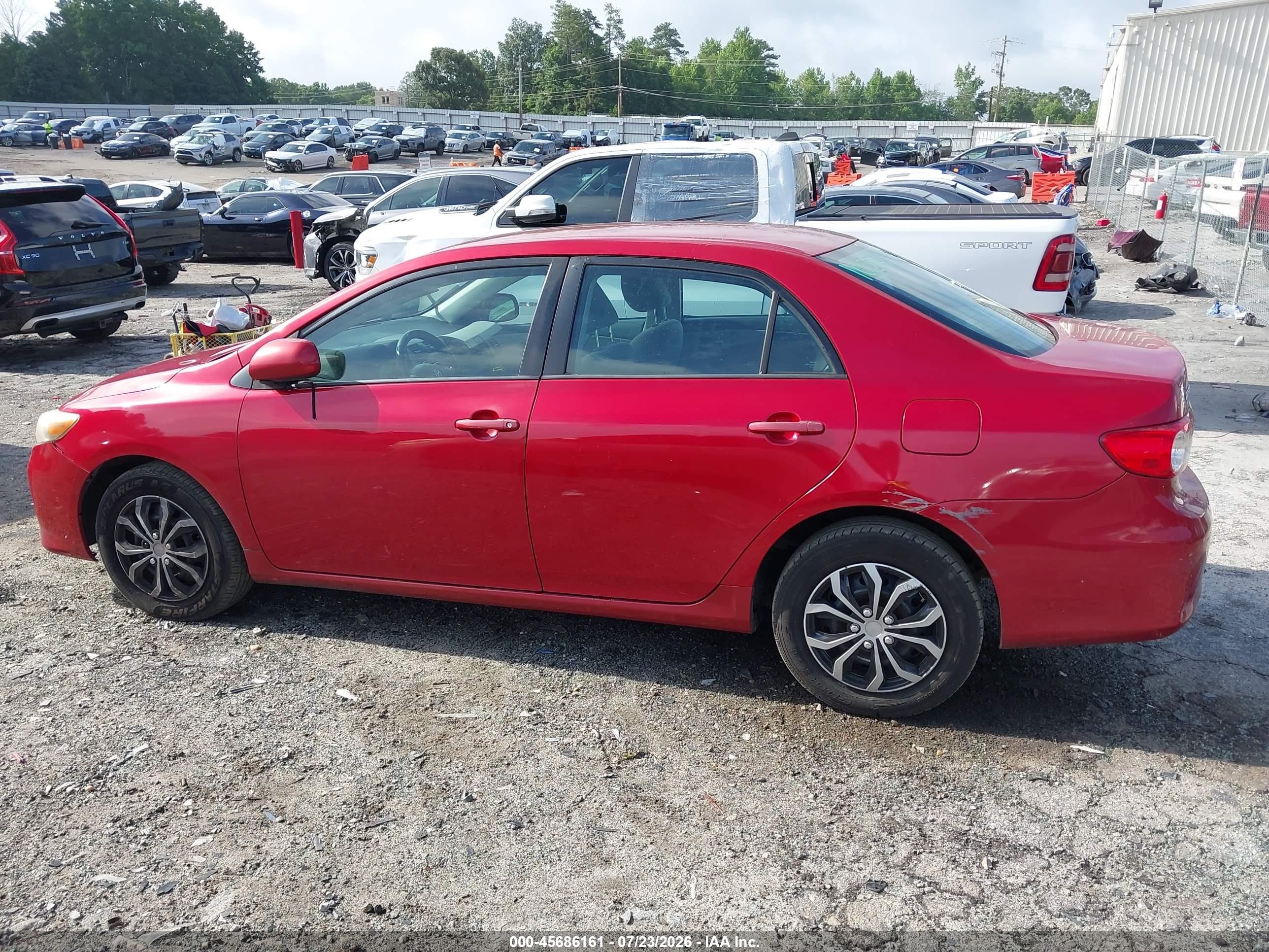 2011 Toyota Corolla Le Red vin: 2T1BU4EE1BC557677
