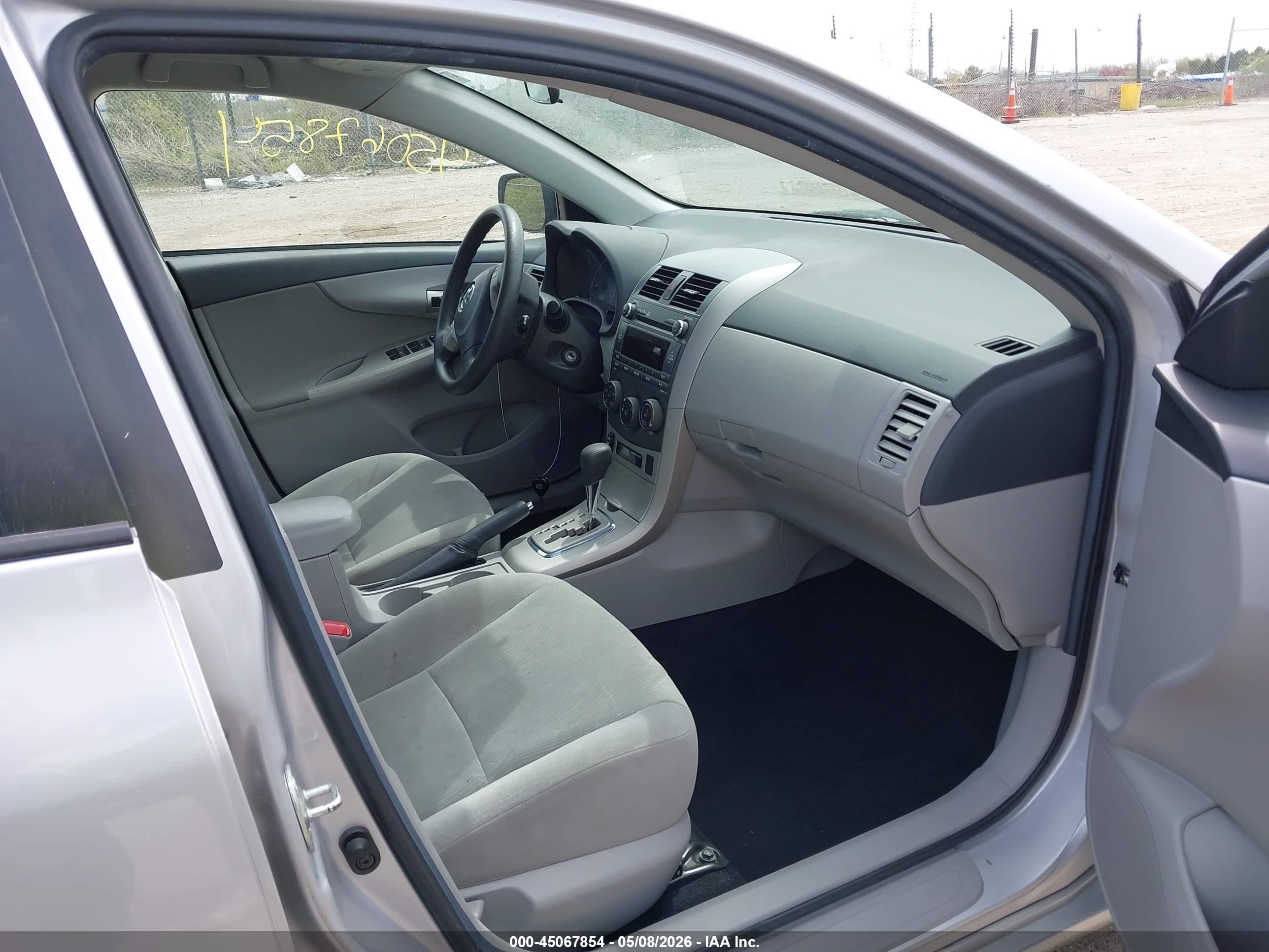 2011 Toyota Corolla Le Silver vin: 2T1BU4EE1BC566346