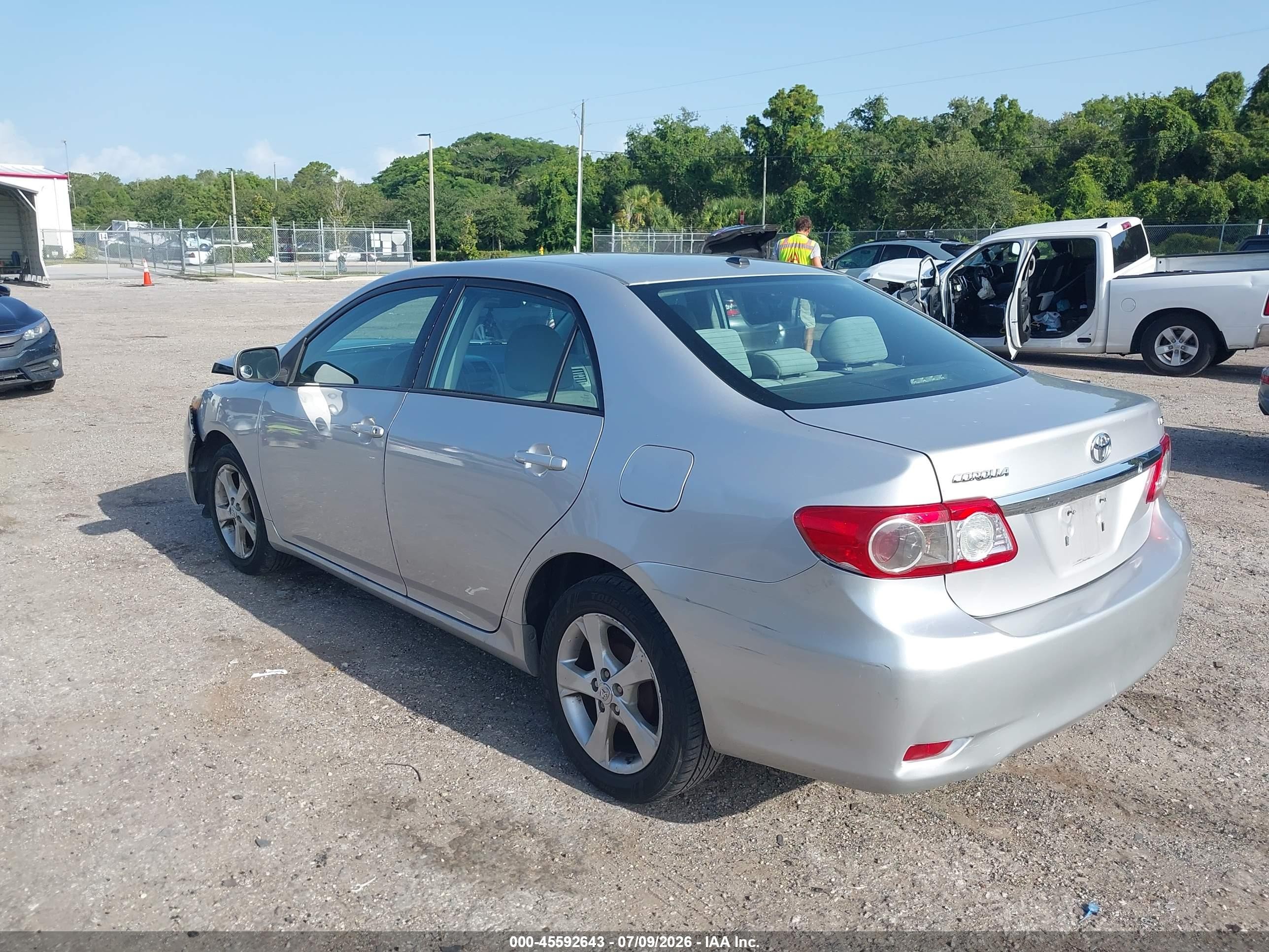 2011 Toyota Corolla Le Silver vin: 2T1BU4EE1BC575502