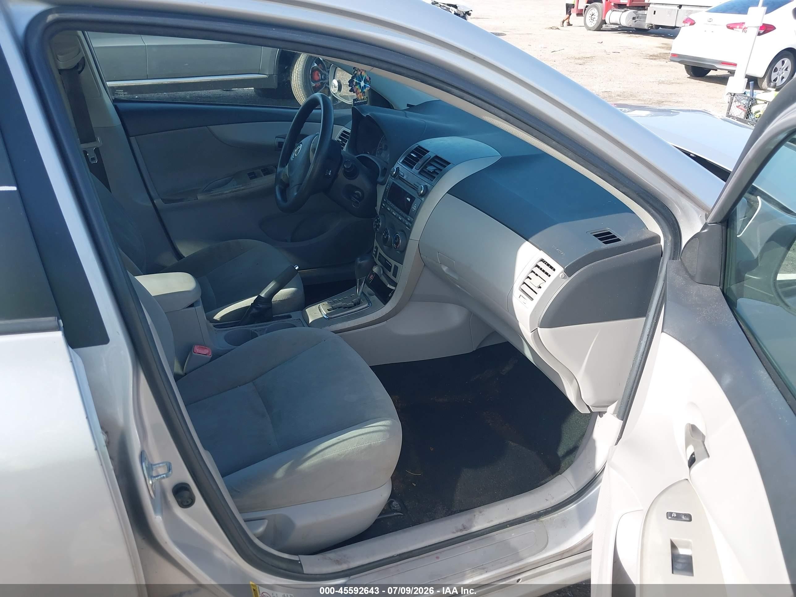 2011 Toyota Corolla Le Silver vin: 2T1BU4EE1BC575502