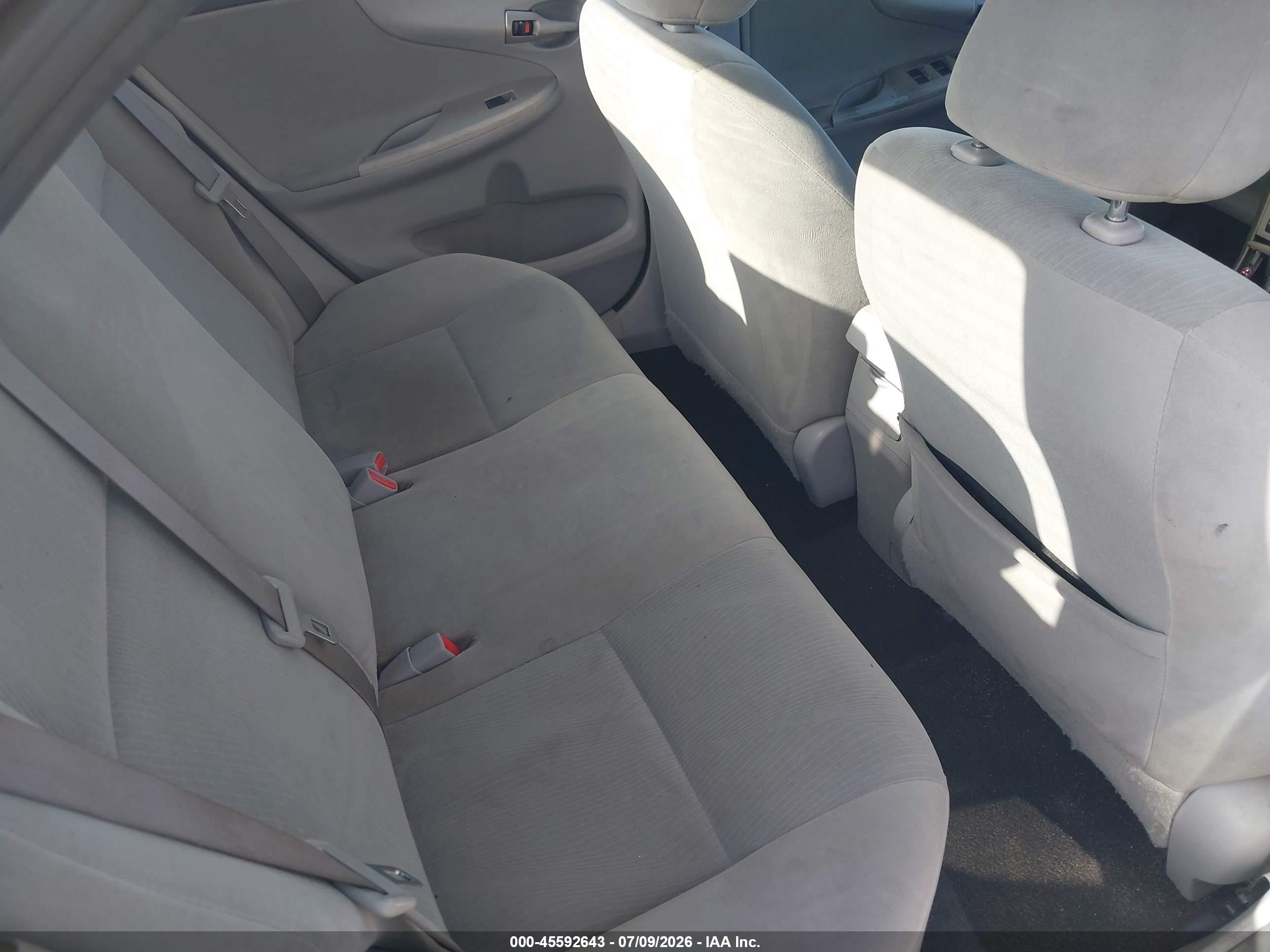 2011 Toyota Corolla Le Silver vin: 2T1BU4EE1BC575502