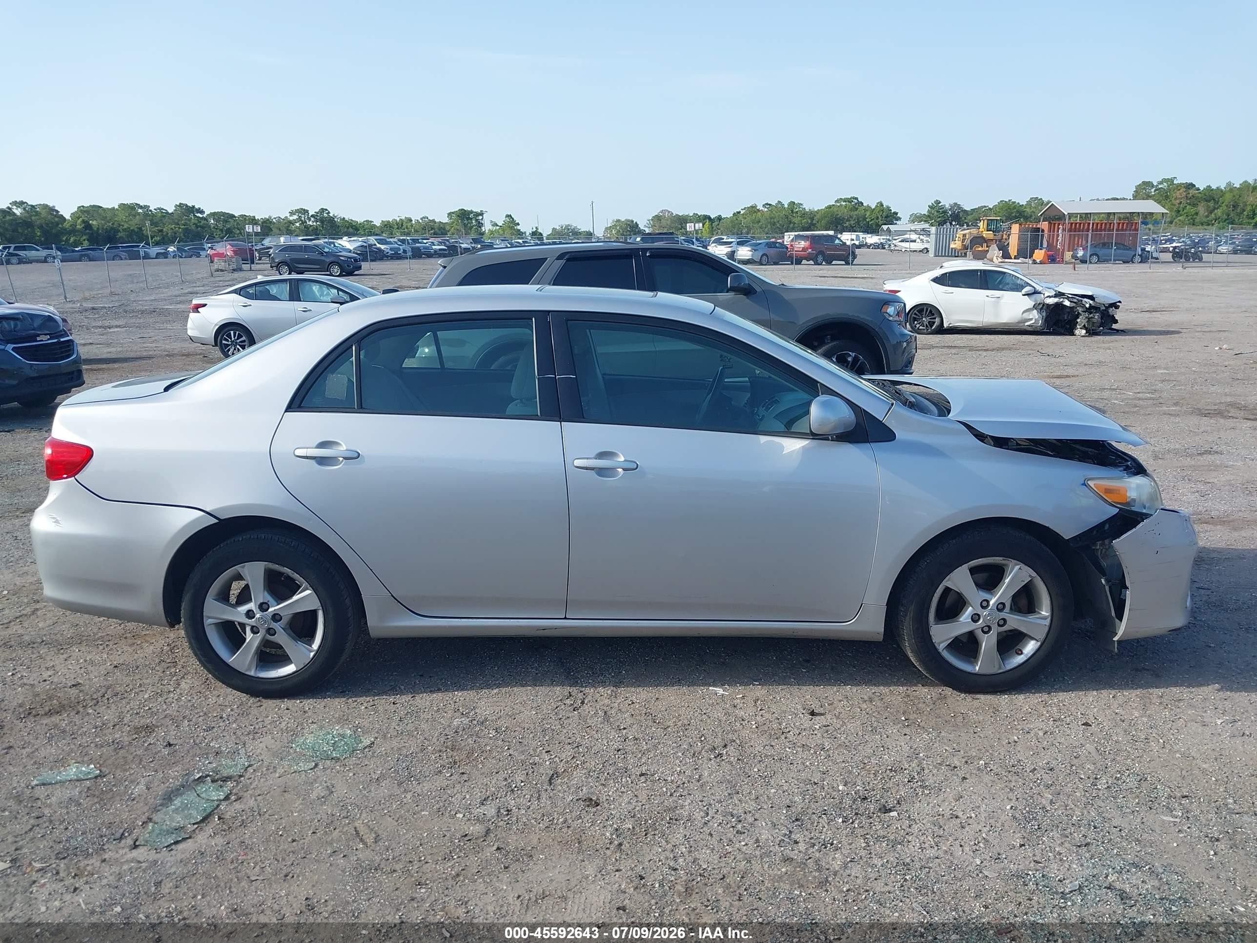 2011 Toyota Corolla Le Silver vin: 2T1BU4EE1BC575502