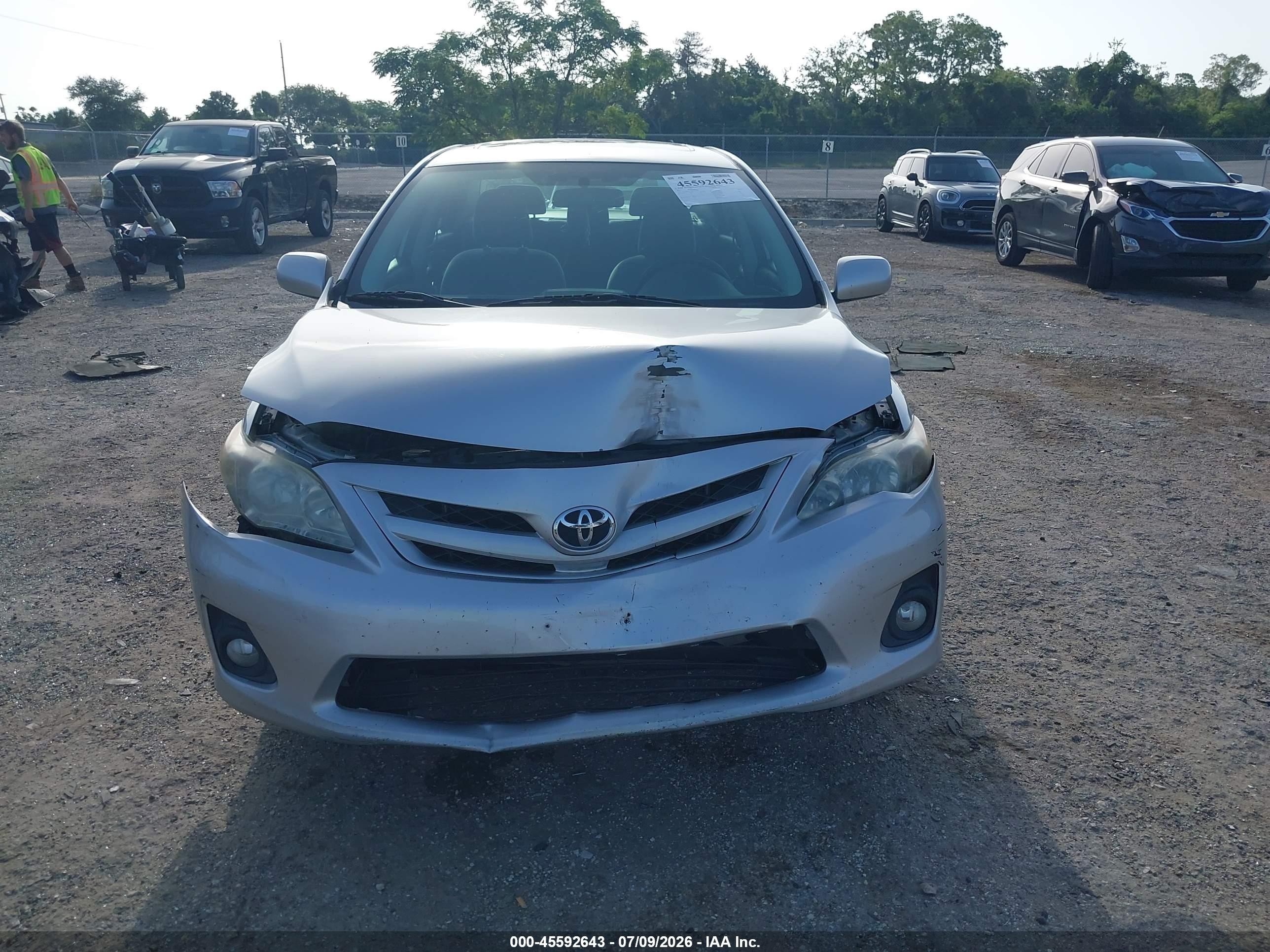 2011 Toyota Corolla Le Silver vin: 2T1BU4EE1BC575502