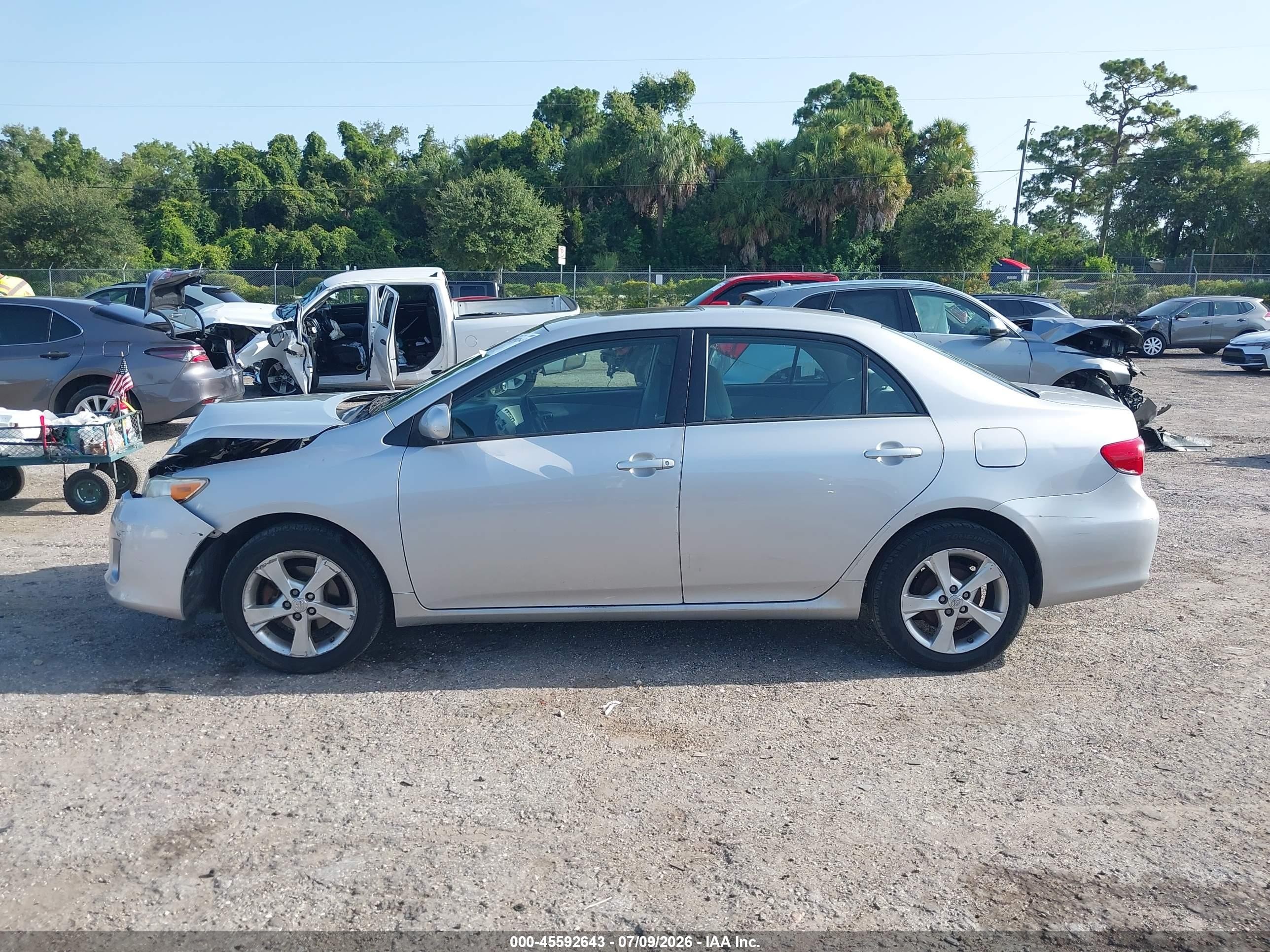 2011 Toyota Corolla Le Silver vin: 2T1BU4EE1BC575502