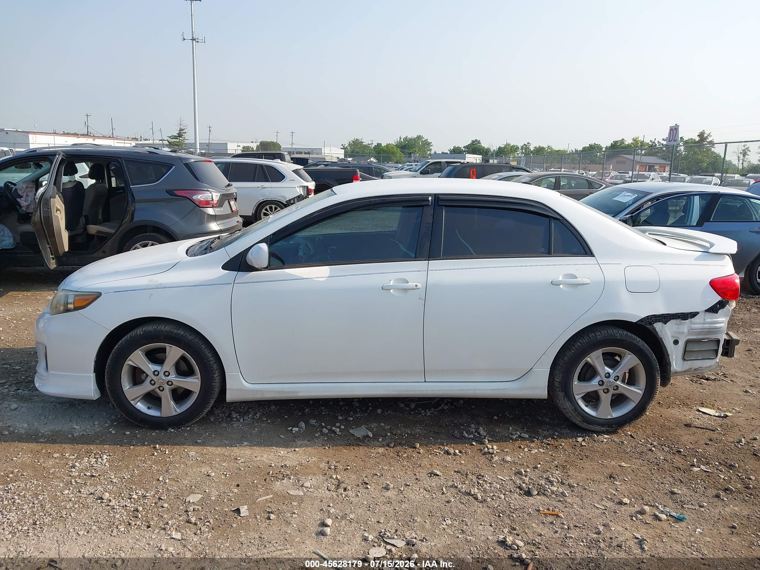 2011 Toyota Corolla S White vin: 2T1BU4EE1BC608241