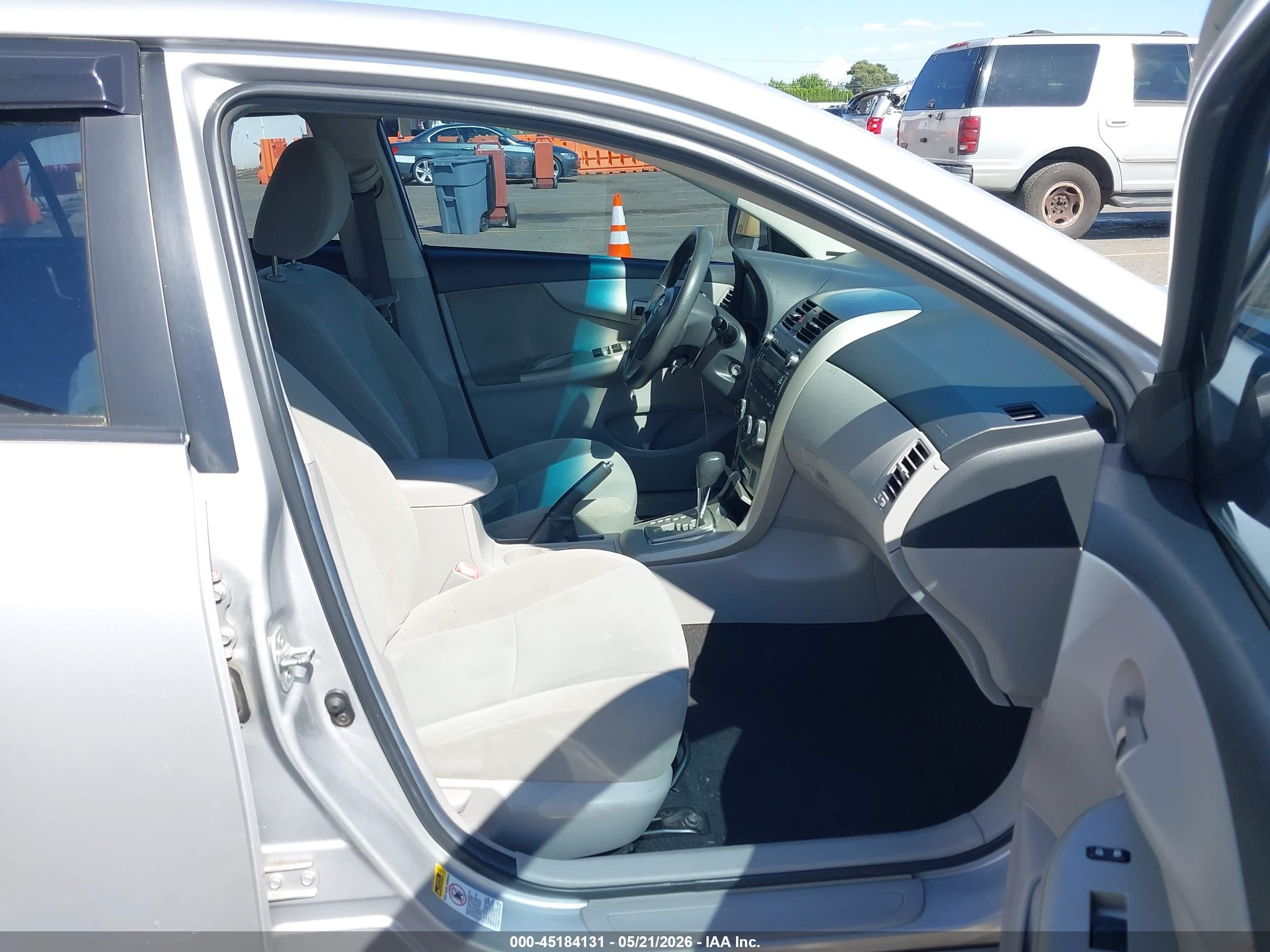 2011 Toyota Corolla Le Silver vin: 2T1BU4EE1BC627646