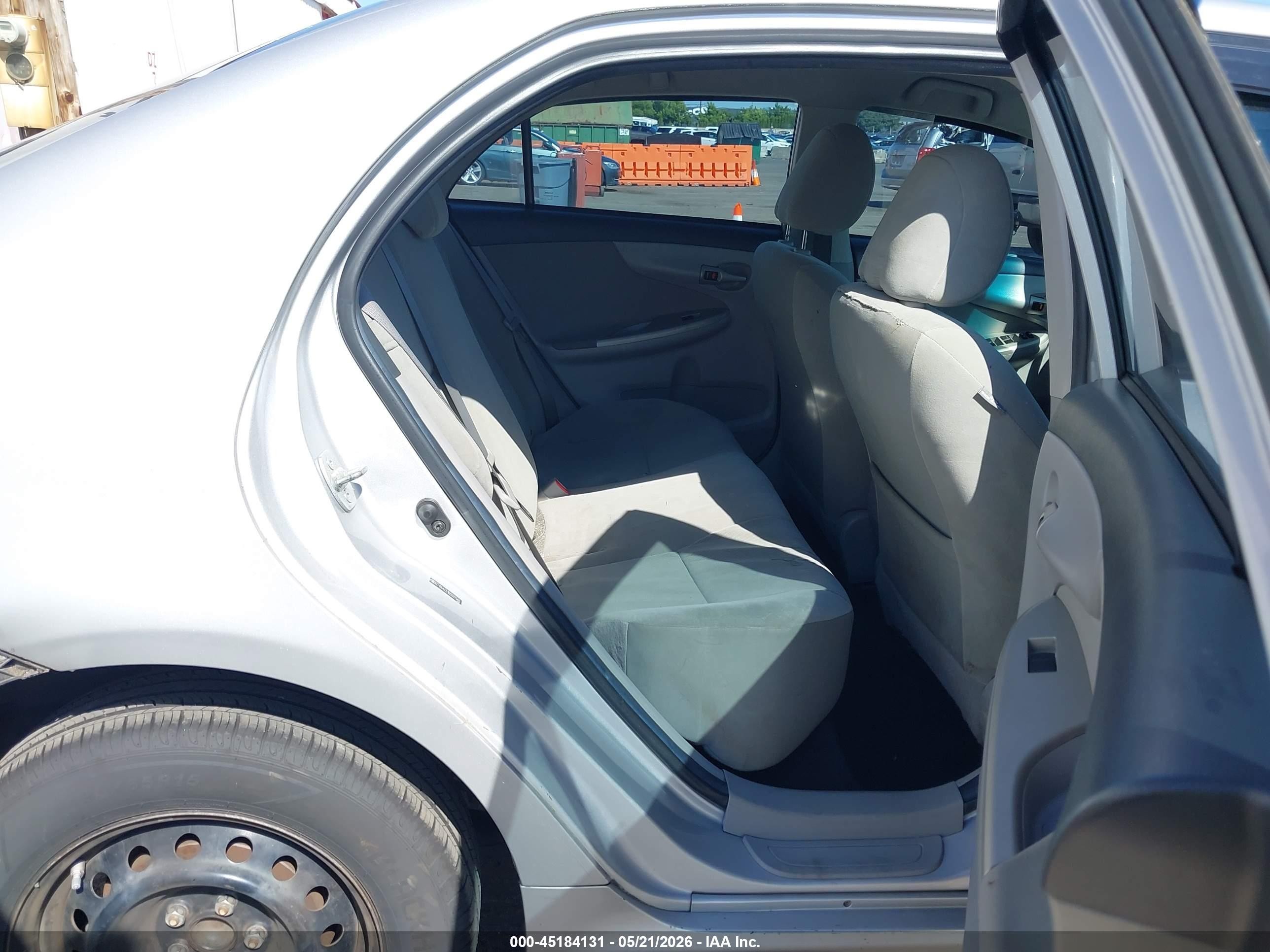 2011 Toyota Corolla Le Silver vin: 2T1BU4EE1BC627646