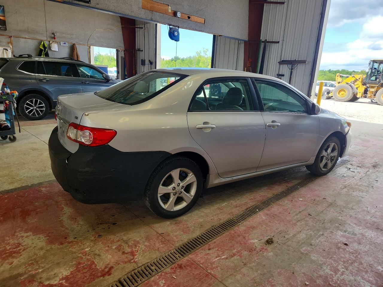 2011 Toyota Corolla Le Silver vin: 2T1BU4EE1BC632376