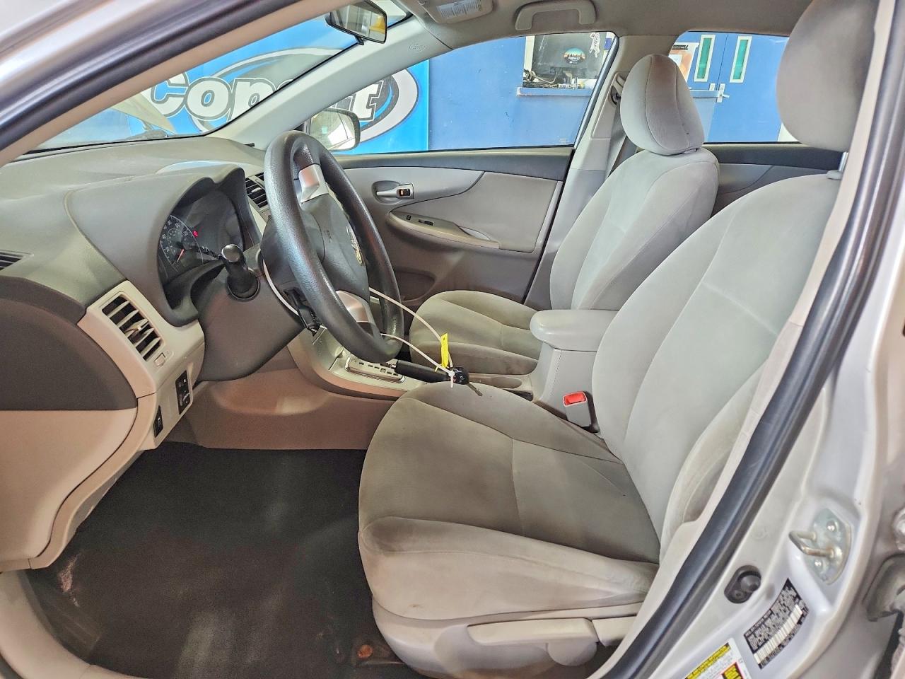 2011 Toyota Corolla Le Silver vin: 2T1BU4EE1BC632376