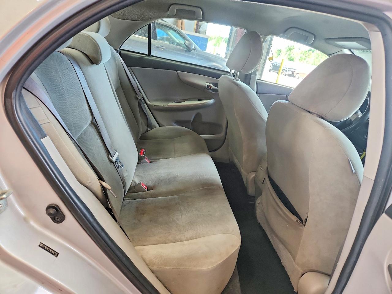 2011 Toyota Corolla Le Silver vin: 2T1BU4EE1BC632376