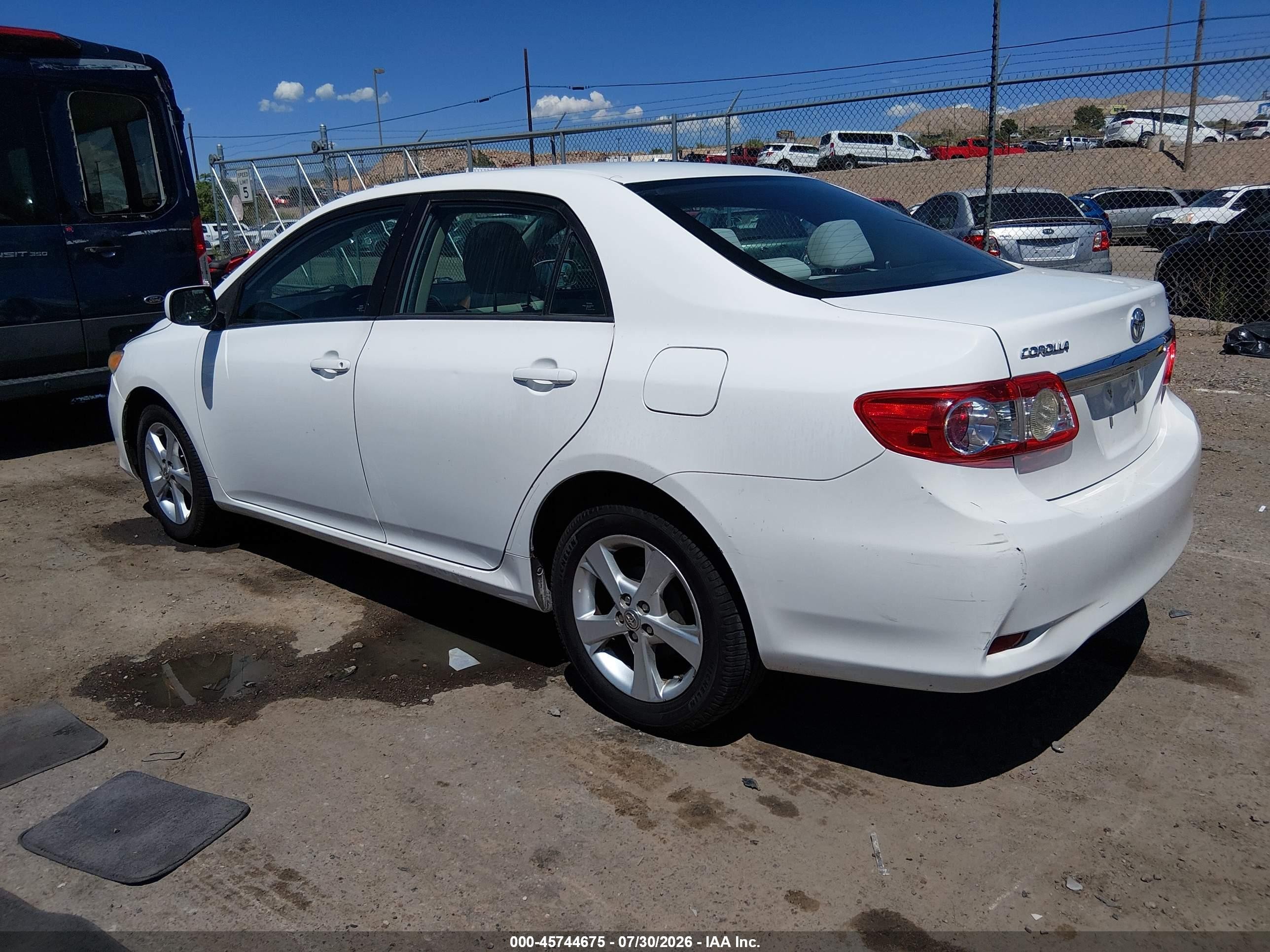 2011 Toyota Corolla Le White vin: 2T1BU4EE1BC636766