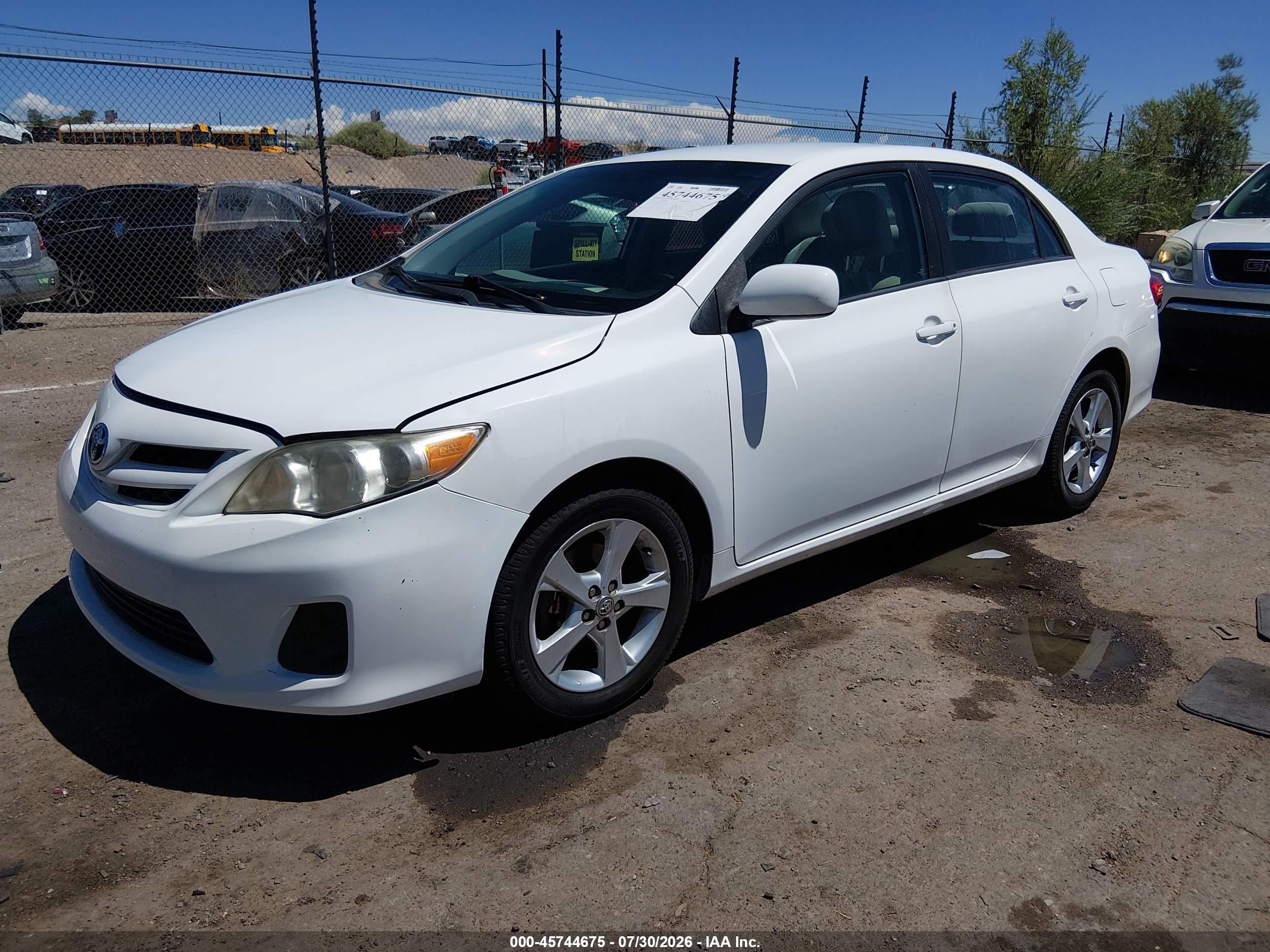 2011 Toyota Corolla Le White vin: 2T1BU4EE1BC636766
