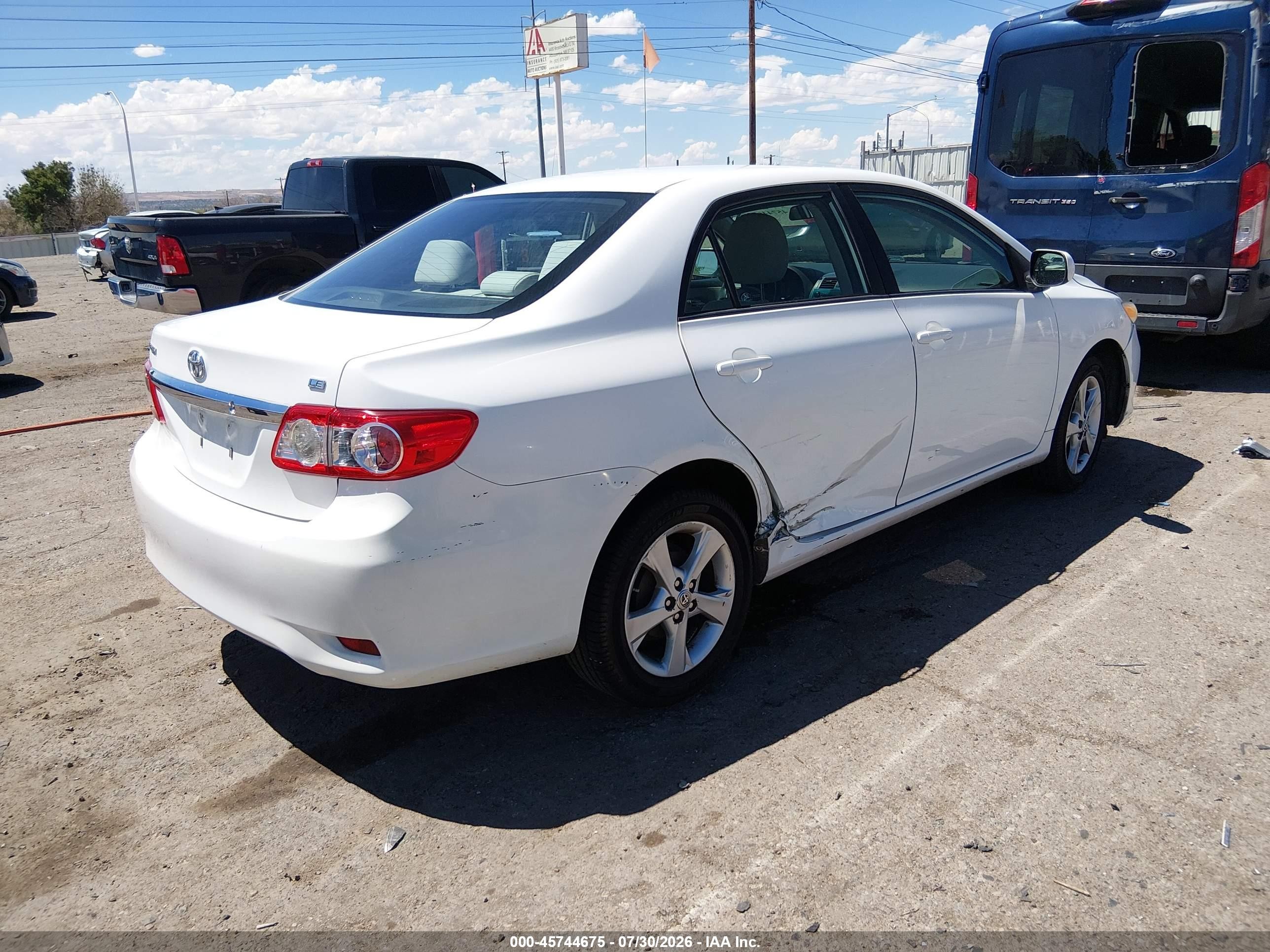 2011 Toyota Corolla Le White vin: 2T1BU4EE1BC636766