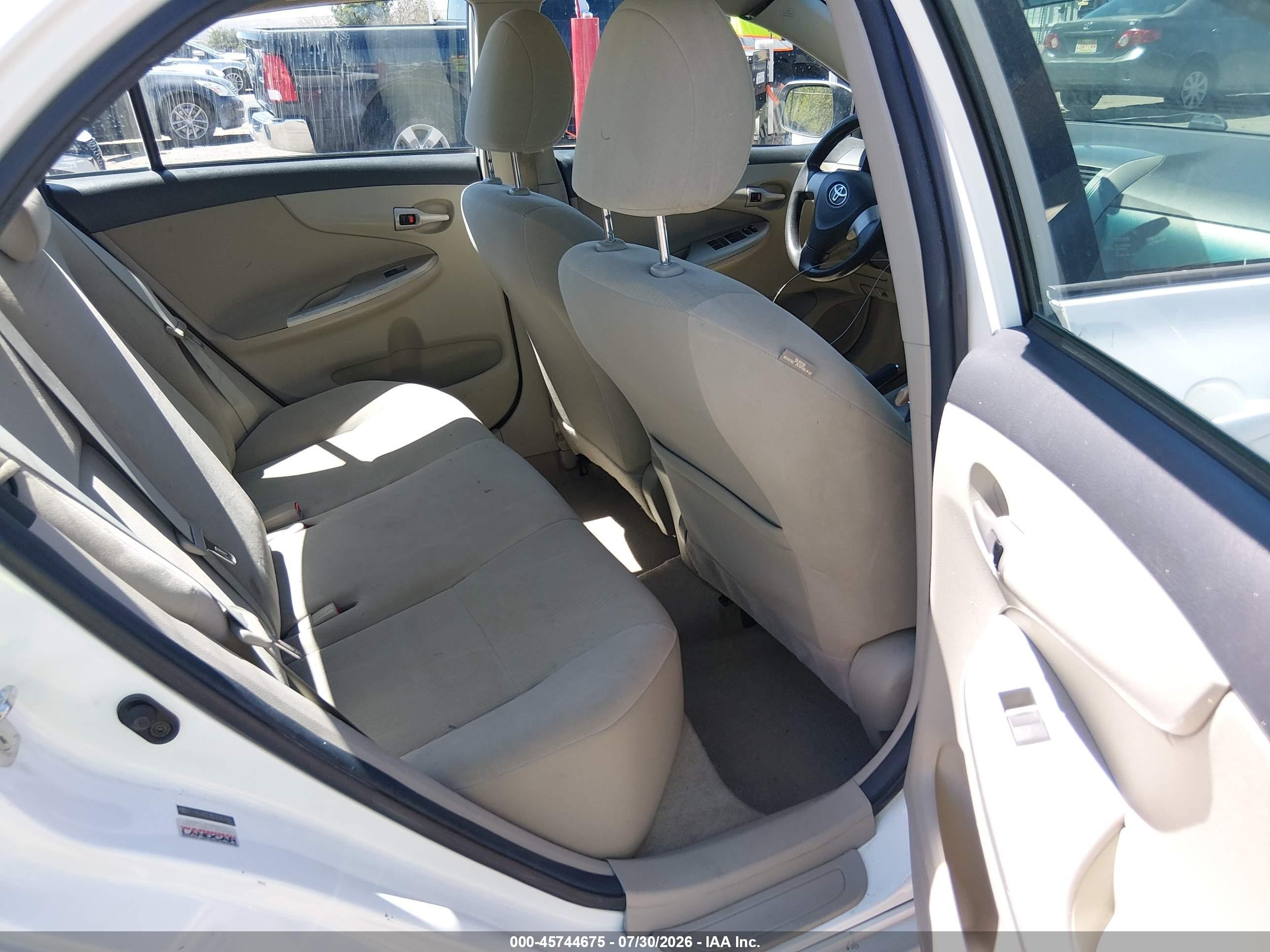 2011 Toyota Corolla Le White vin: 2T1BU4EE1BC636766