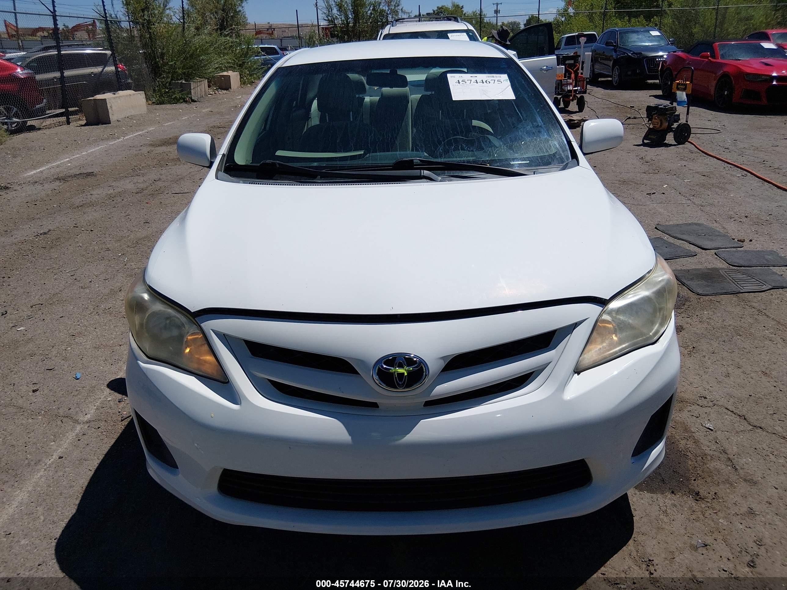 2011 Toyota Corolla Le White vin: 2T1BU4EE1BC636766