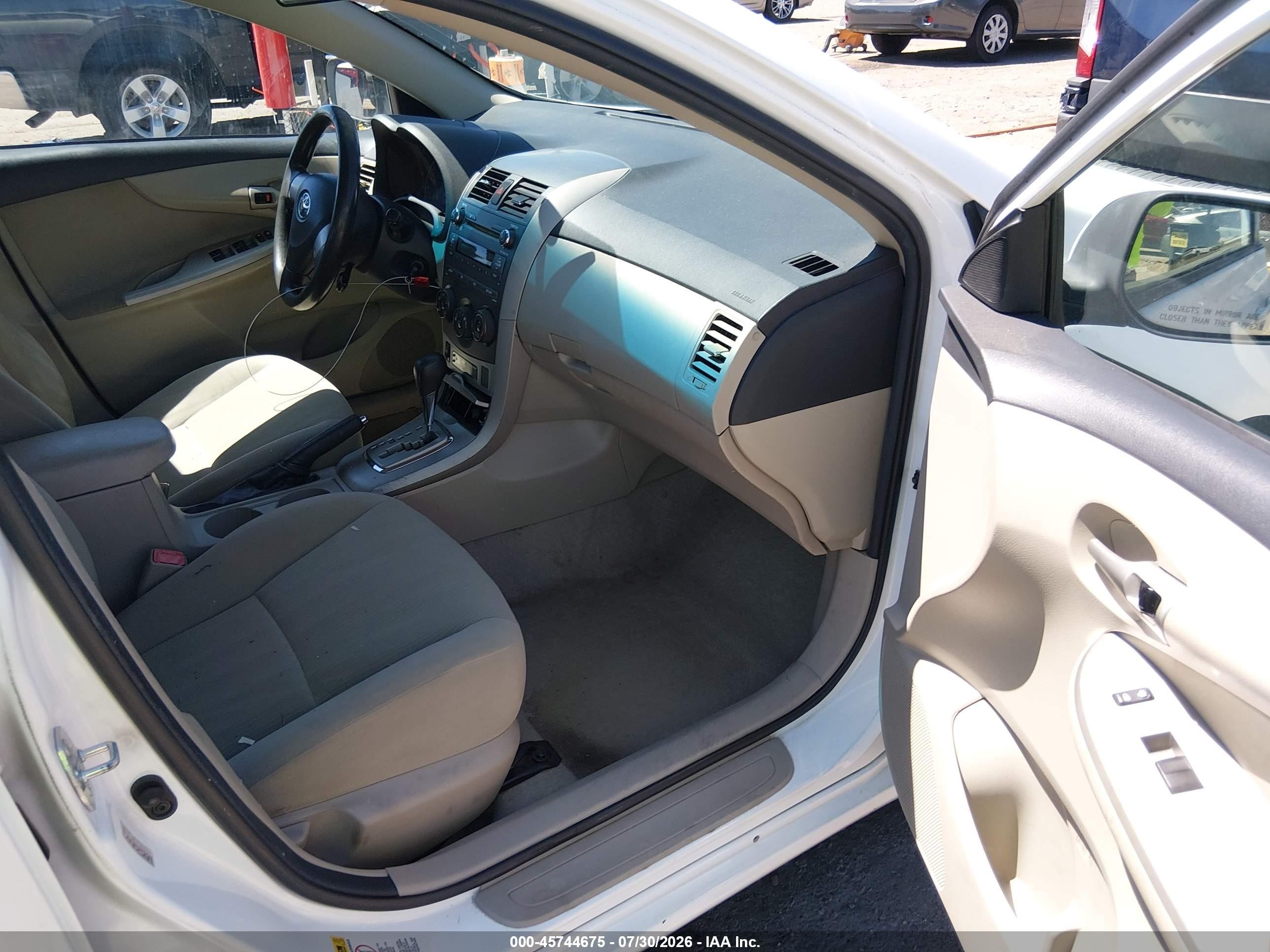 2011 Toyota Corolla Le White vin: 2T1BU4EE1BC636766