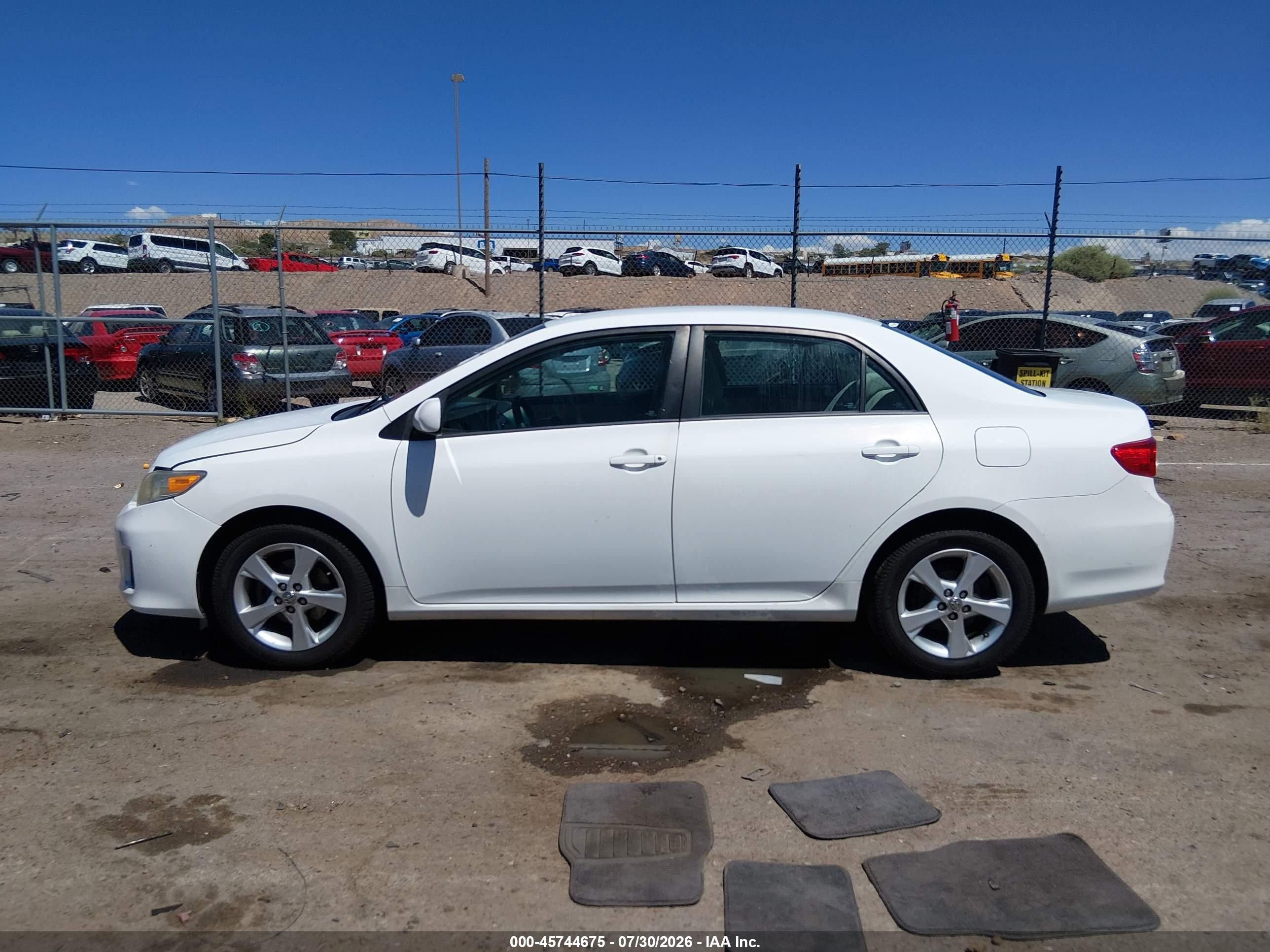2011 Toyota Corolla Le White vin: 2T1BU4EE1BC636766