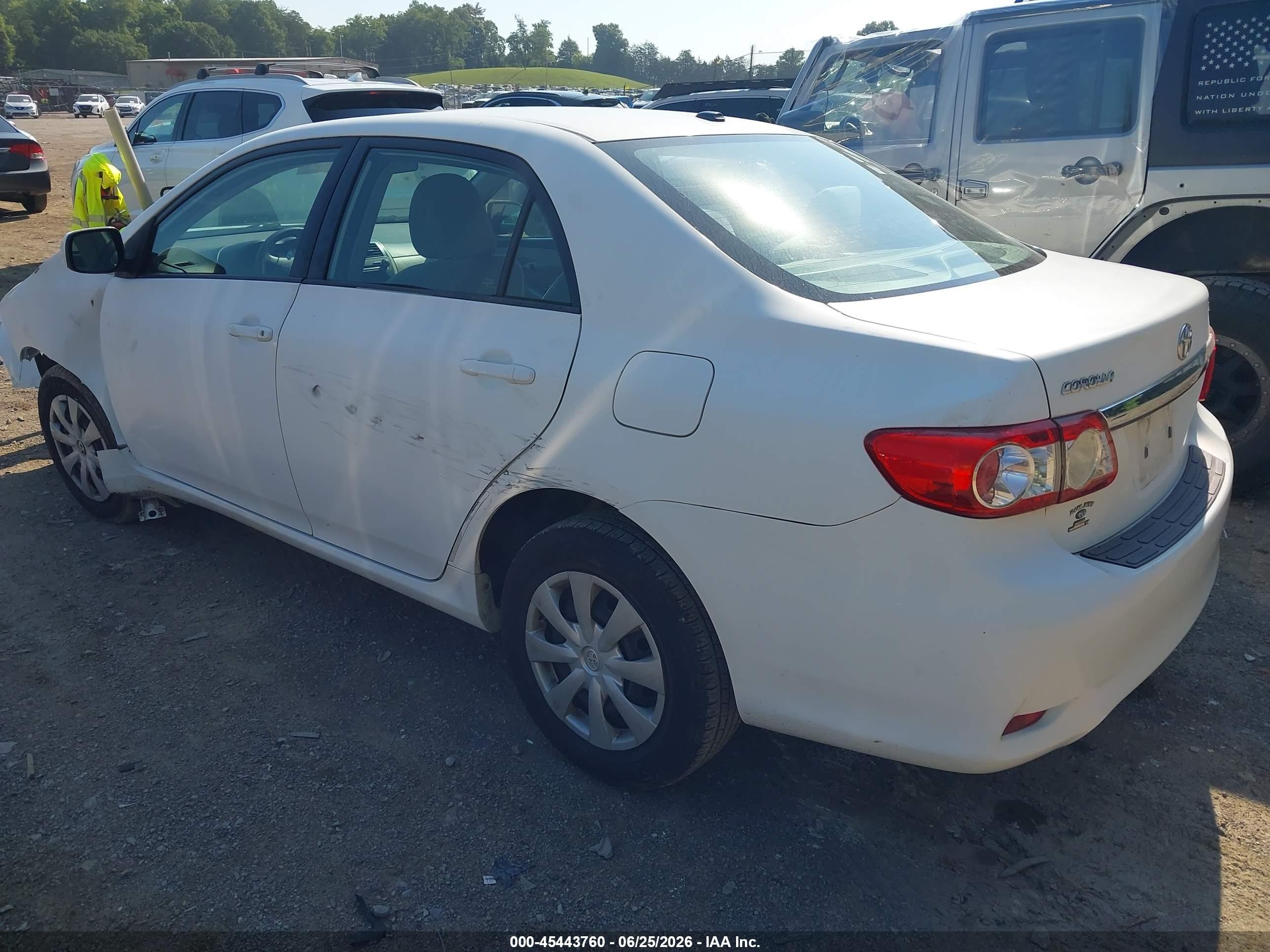 2011 Toyota Corolla Le White vin: 2T1BU4EE1BC637562
