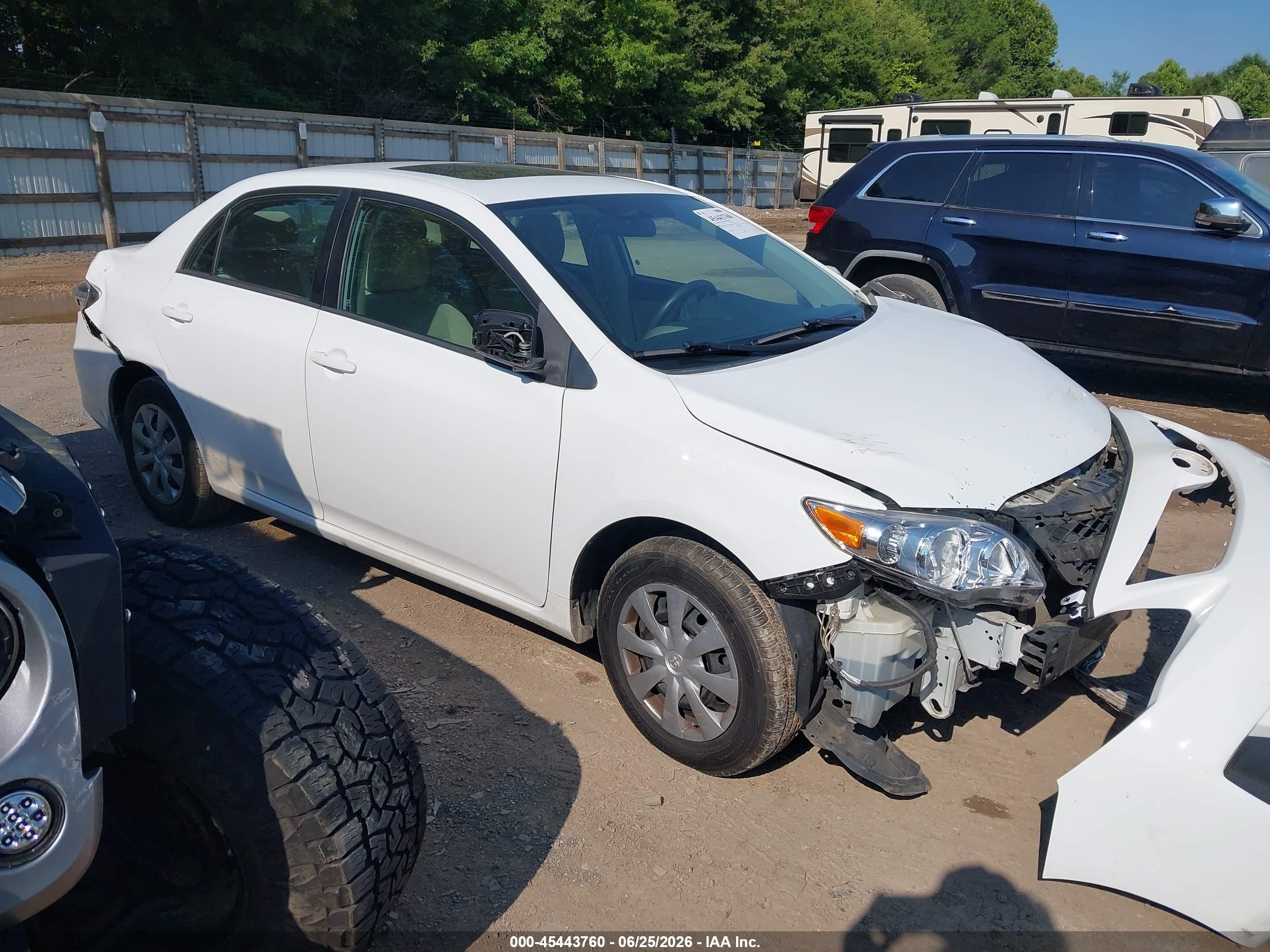 2011 Toyota Corolla Le White vin: 2T1BU4EE1BC637562