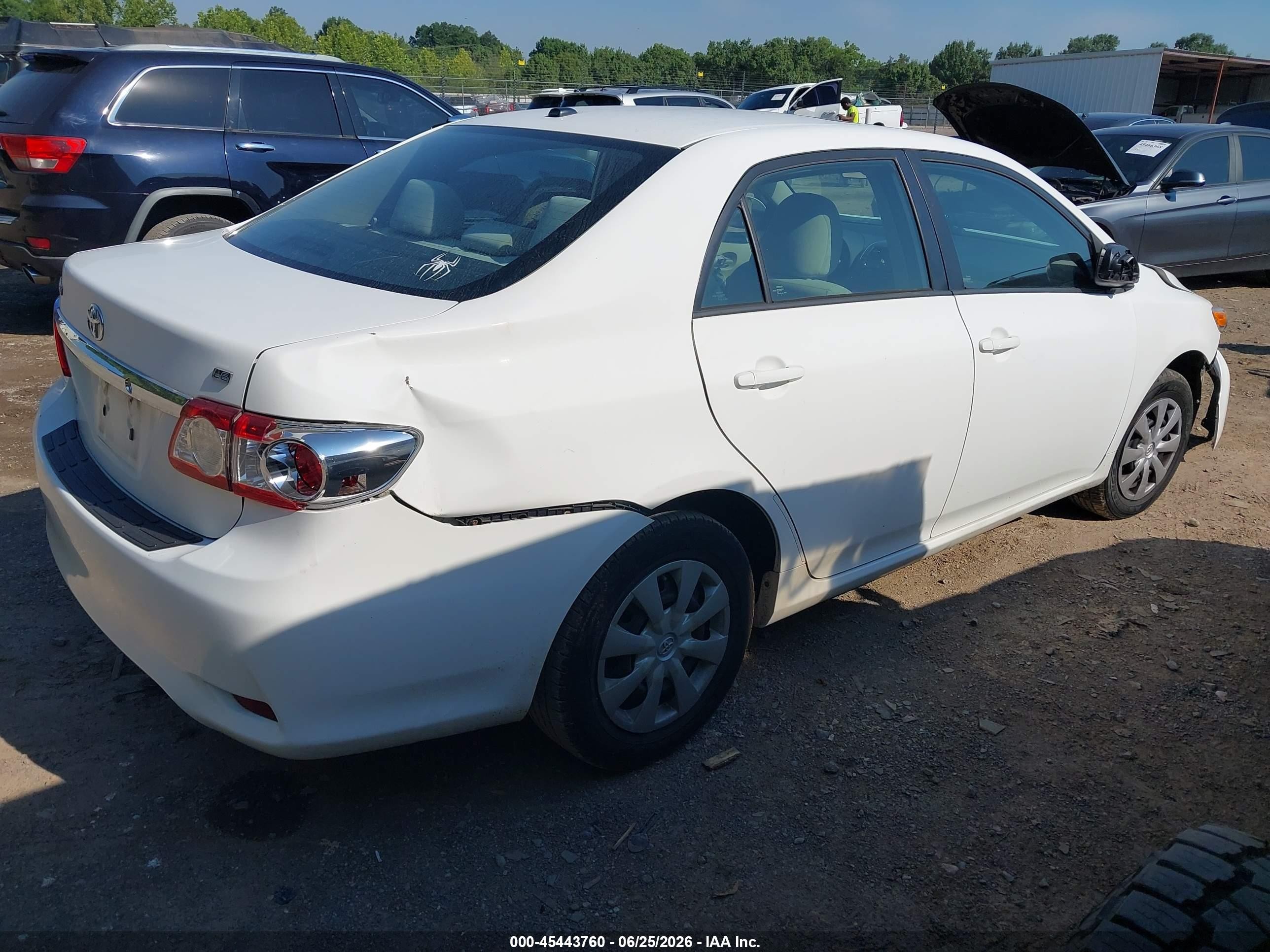2011 Toyota Corolla Le White vin: 2T1BU4EE1BC637562
