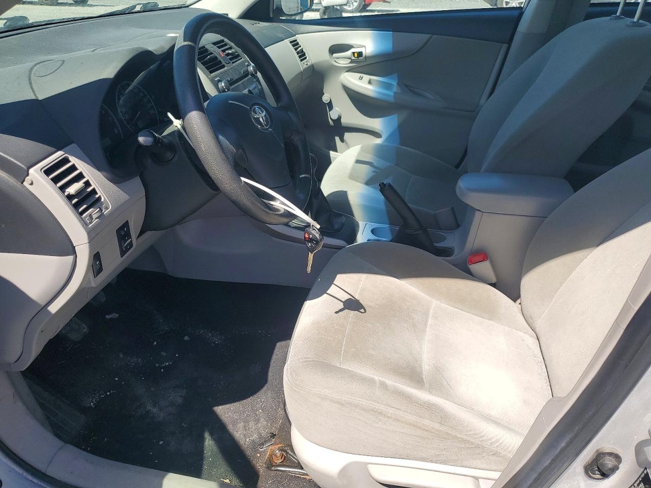 2011 Toyota Corolla Base Серебряный vin: 2T1BU4EE1BC694523