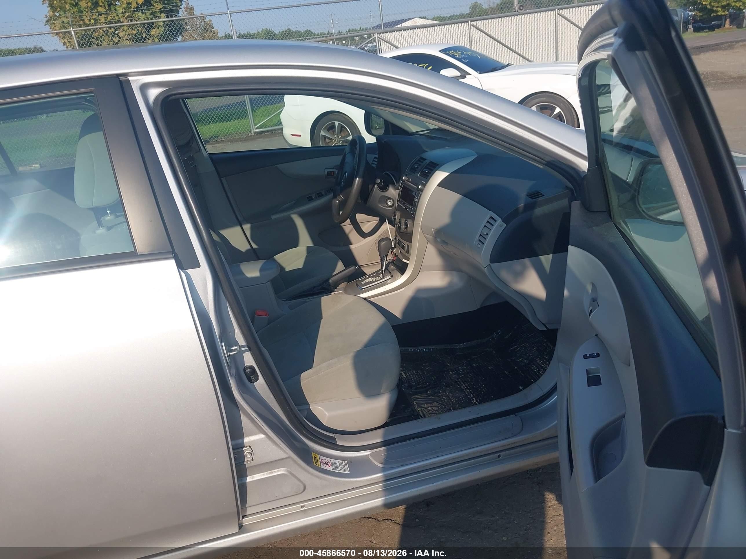 2011 Toyota Corolla Le Silver vin: 2T1BU4EE1BC698605