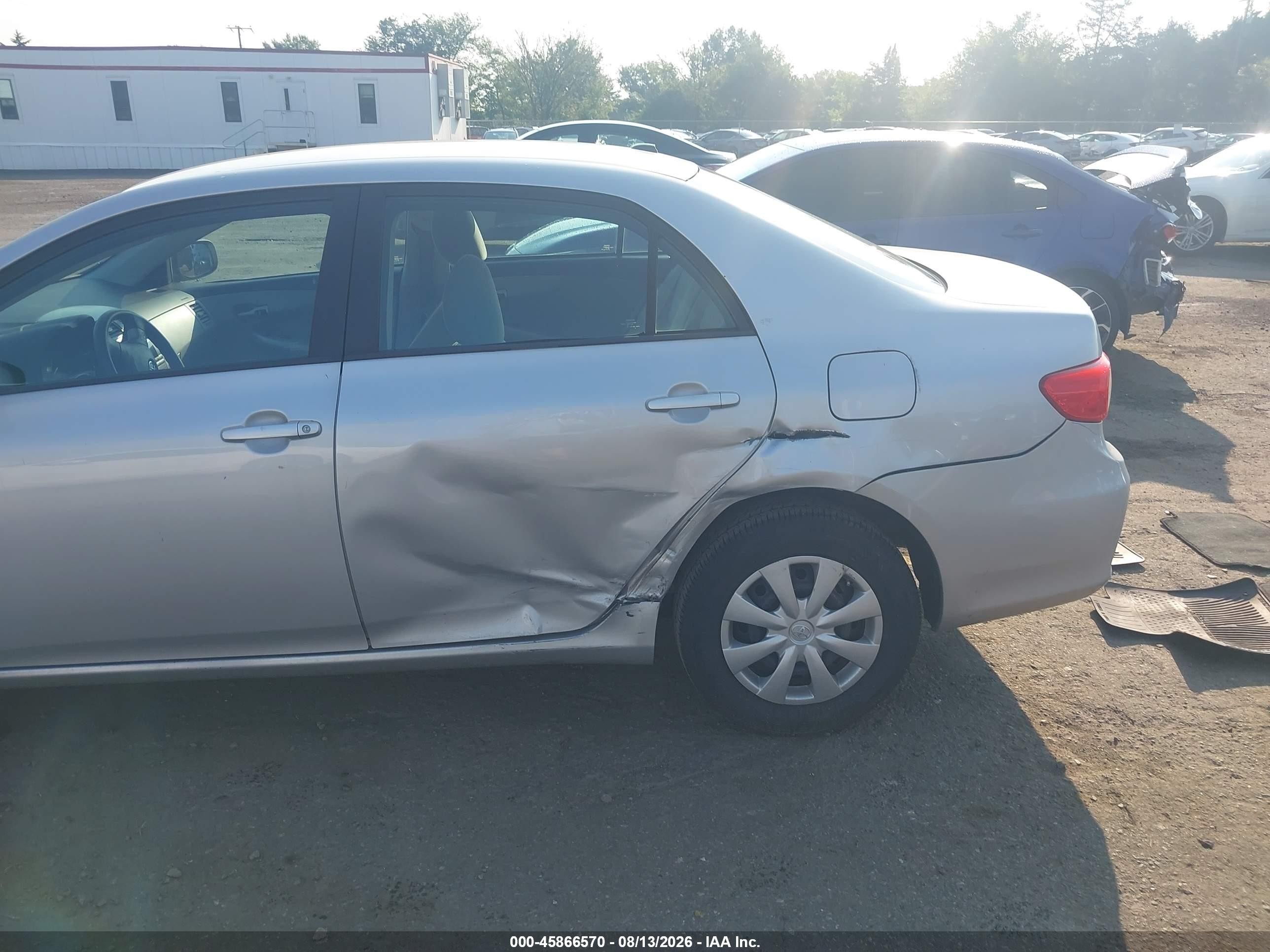 2011 Toyota Corolla Le Silver vin: 2T1BU4EE1BC698605