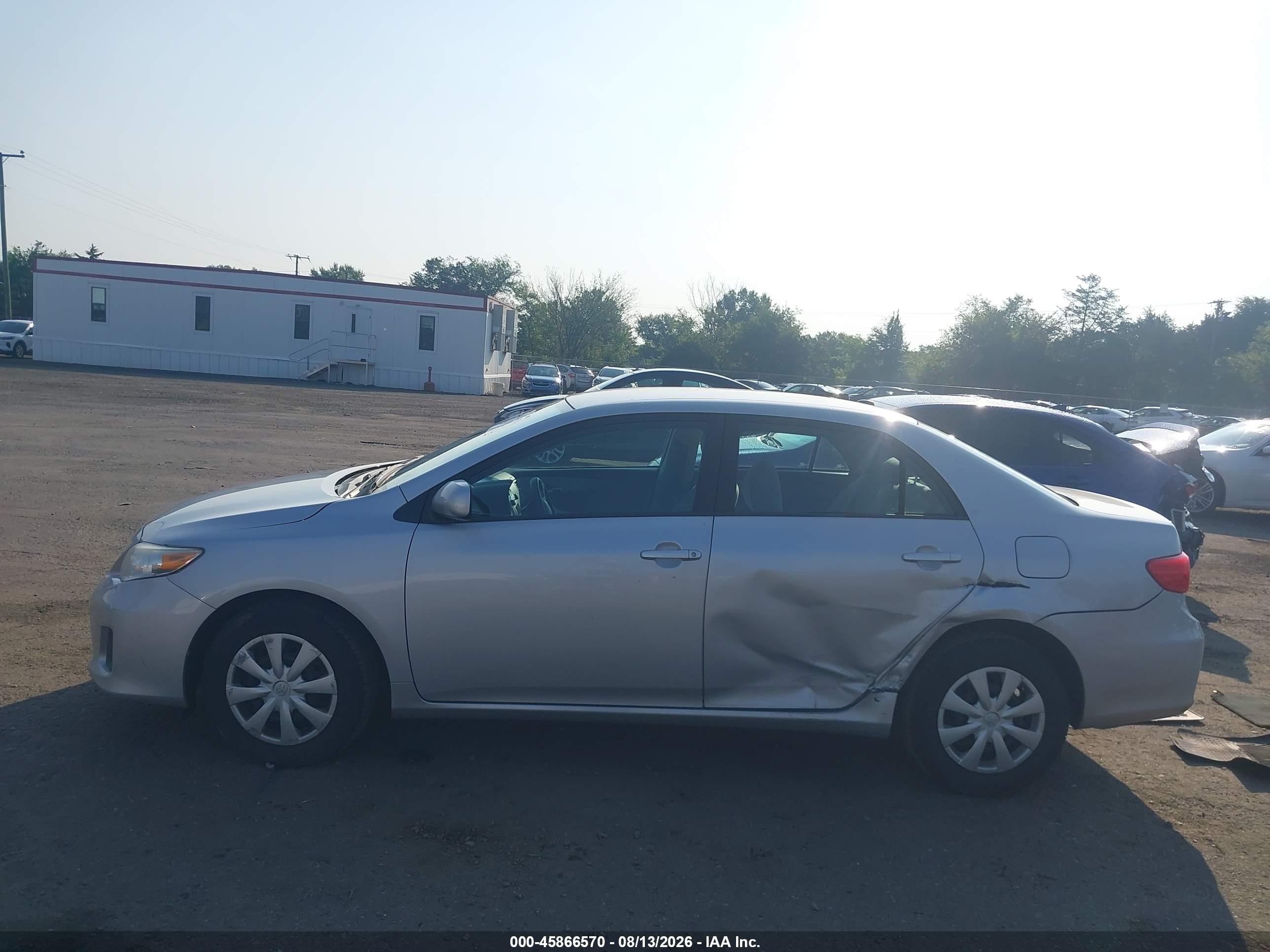 2011 Toyota Corolla Le Silver vin: 2T1BU4EE1BC698605
