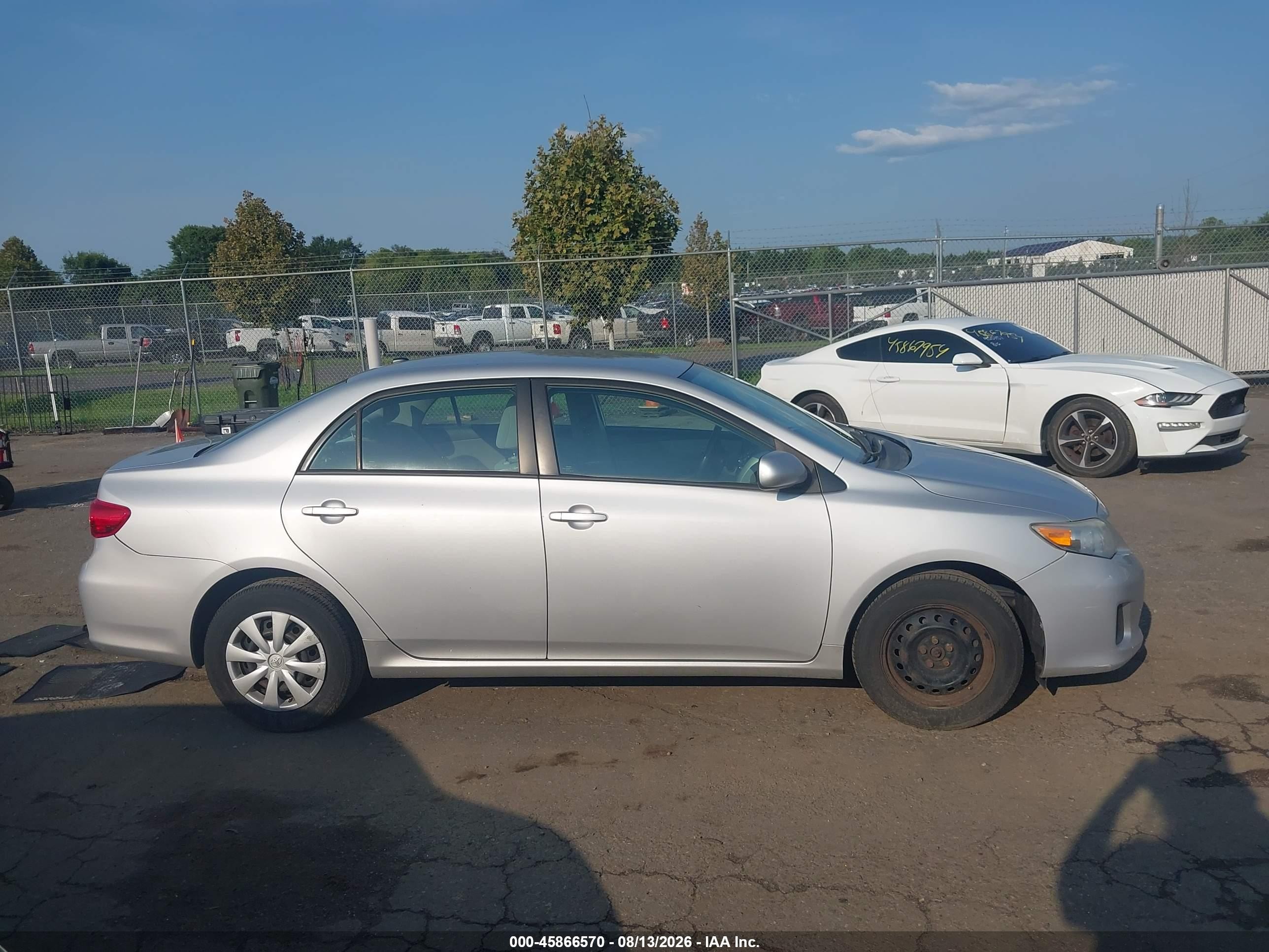 2011 Toyota Corolla Le Silver vin: 2T1BU4EE1BC698605