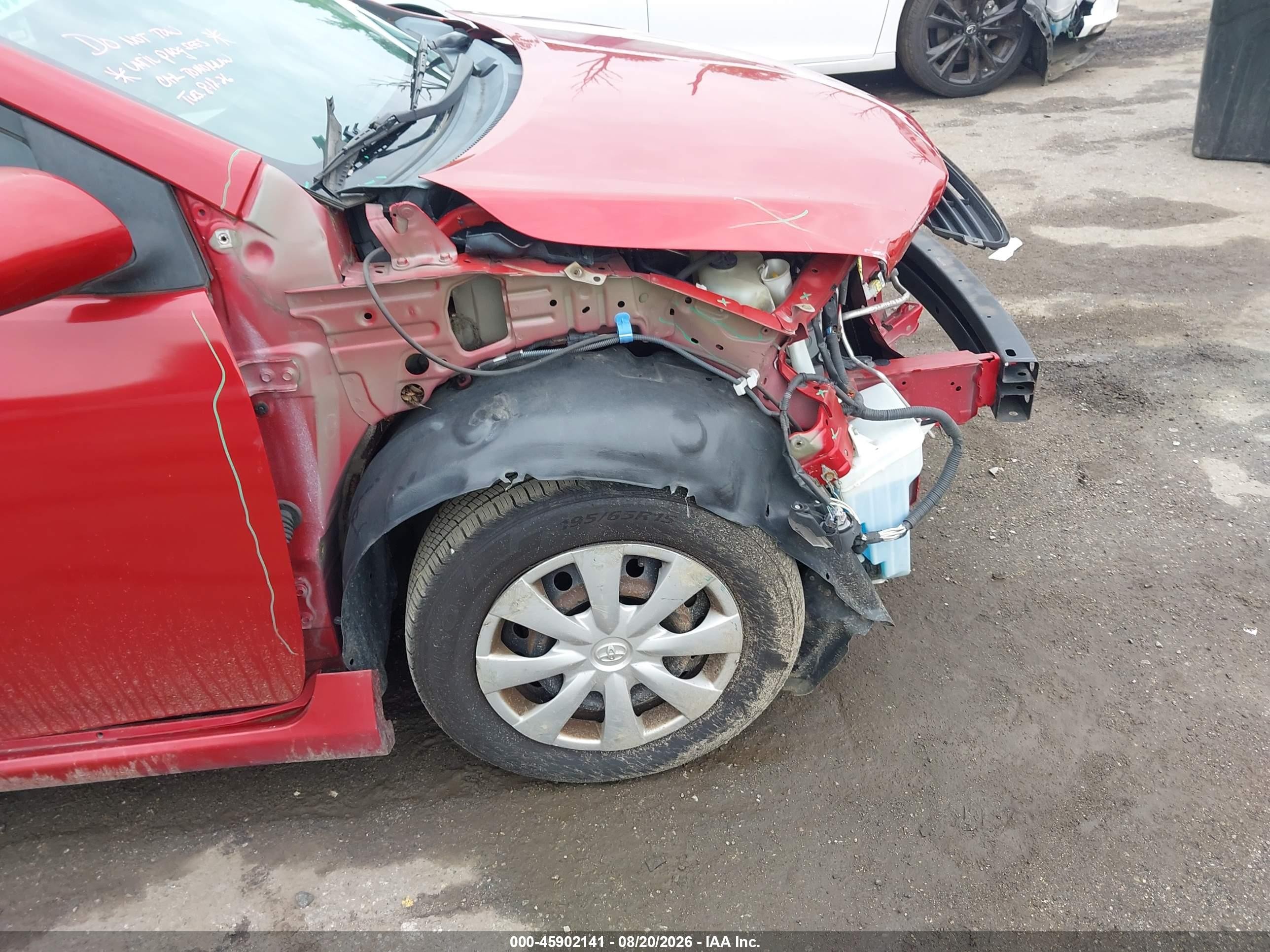 2011 Toyota Corolla Le Red vin: 2T1BU4EE1BC710185