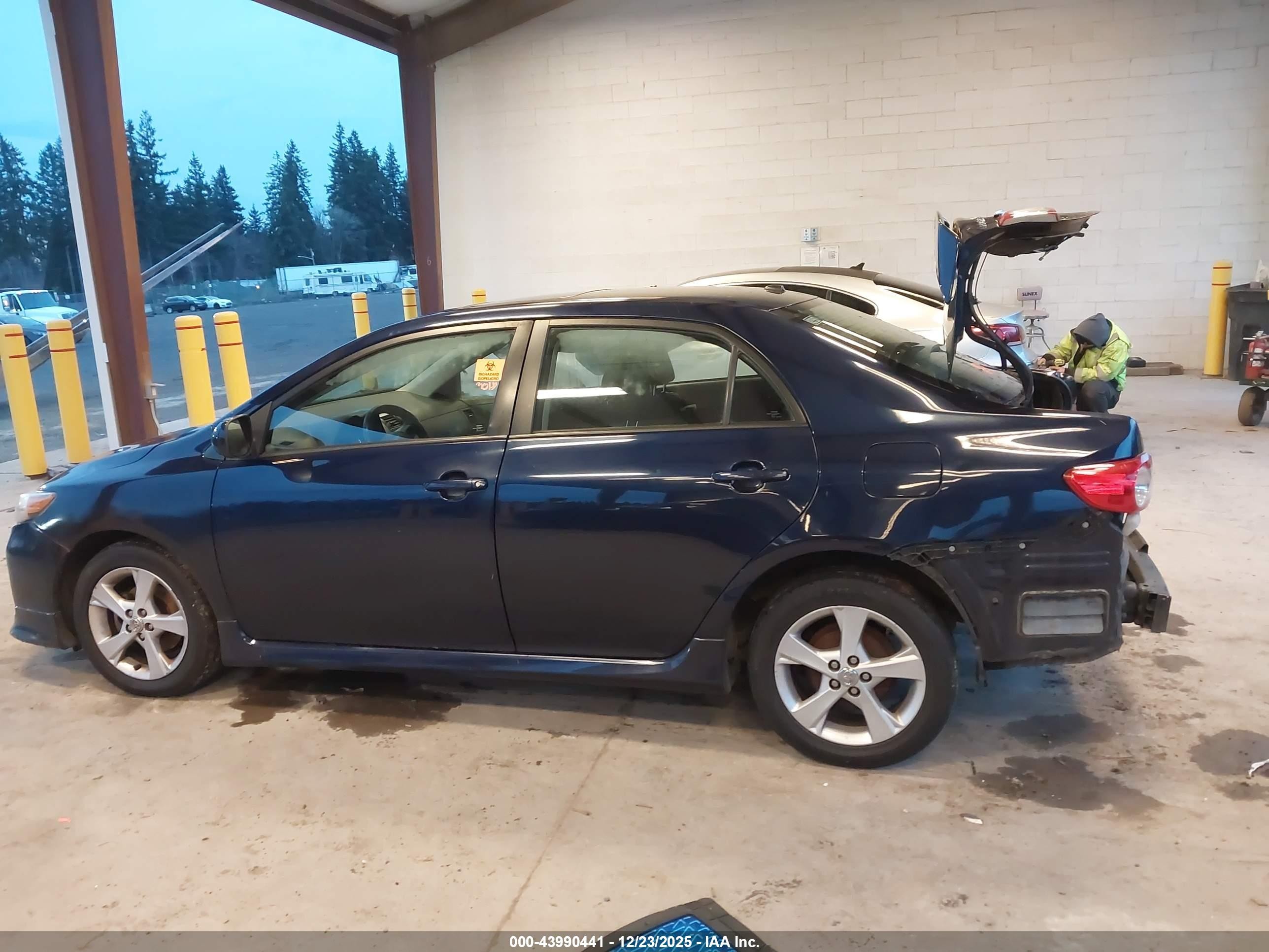 2011 Toyota Corolla S Blue vin: 2T1BU4EE1BC741453