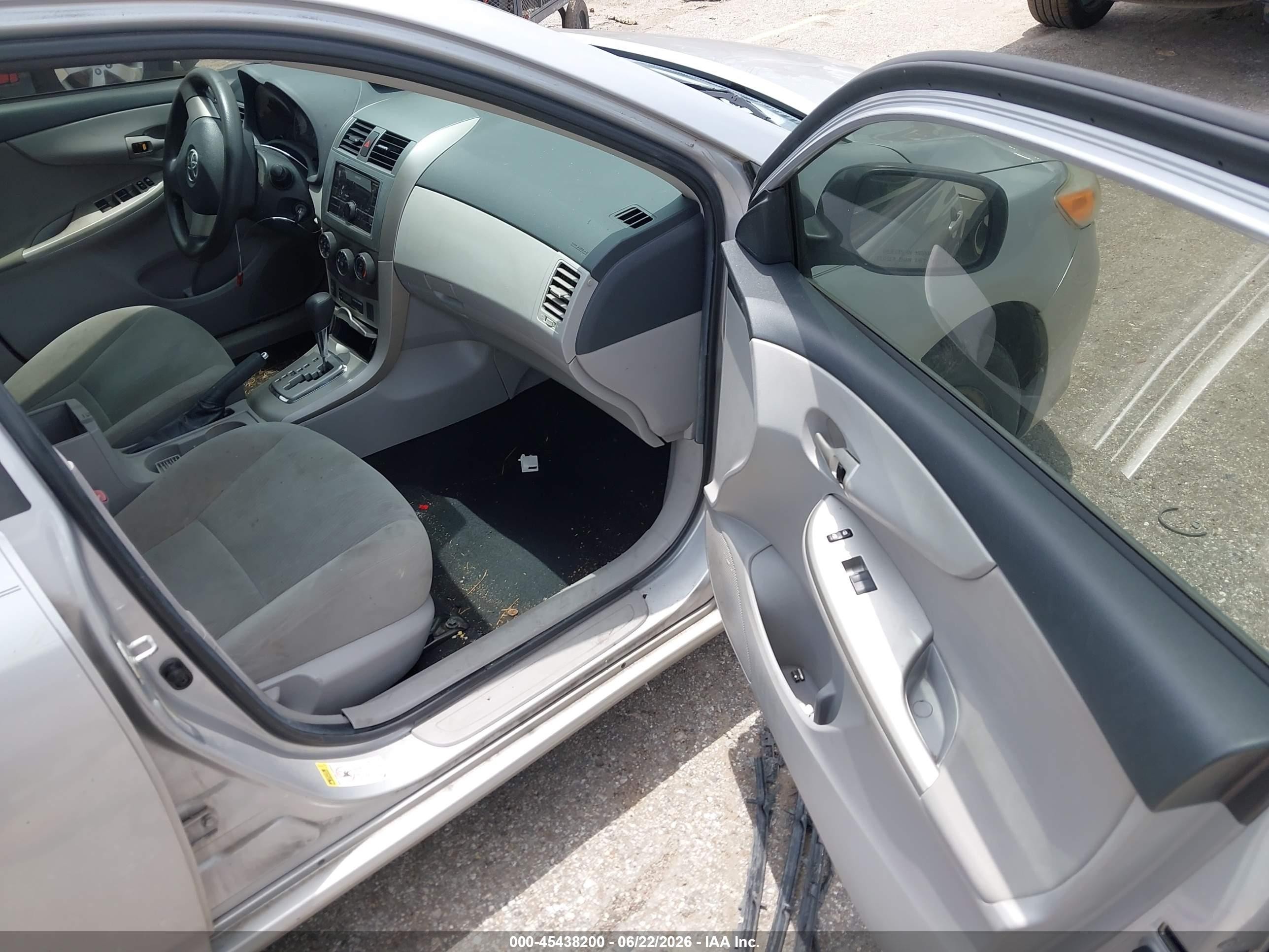 2011 Toyota Corolla Le Silver vin: 2T1BU4EE1BC747320