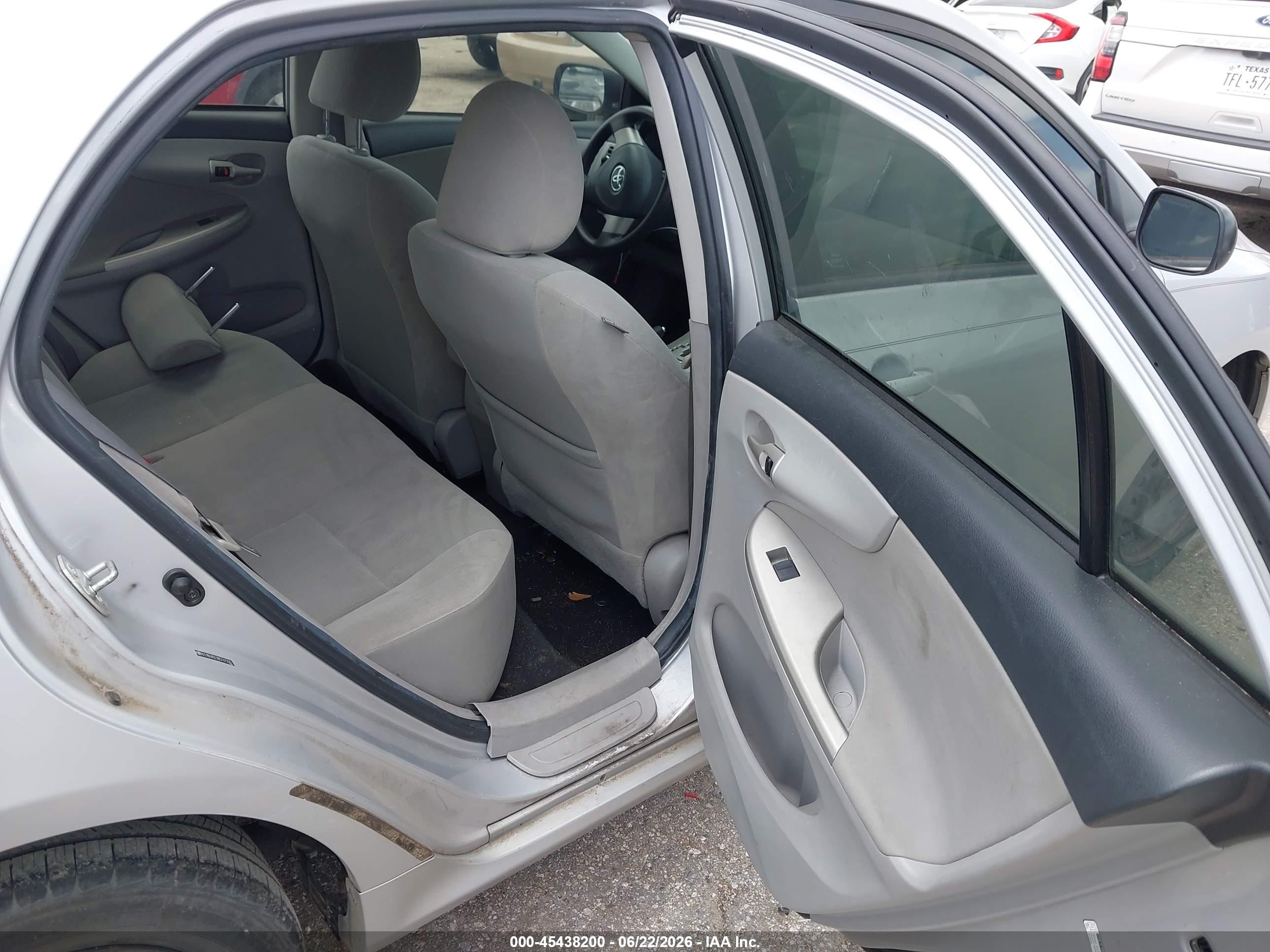 2011 Toyota Corolla Le Silver vin: 2T1BU4EE1BC747320