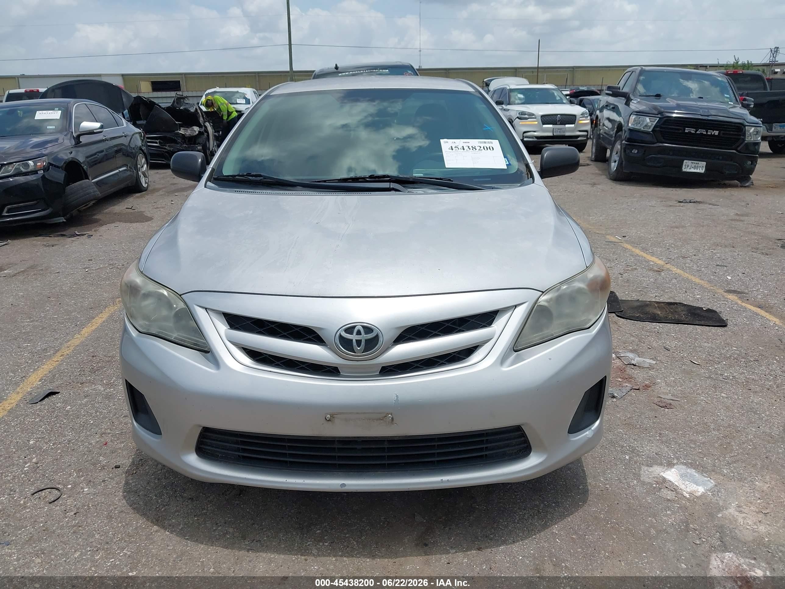 2011 Toyota Corolla Le Silver vin: 2T1BU4EE1BC747320