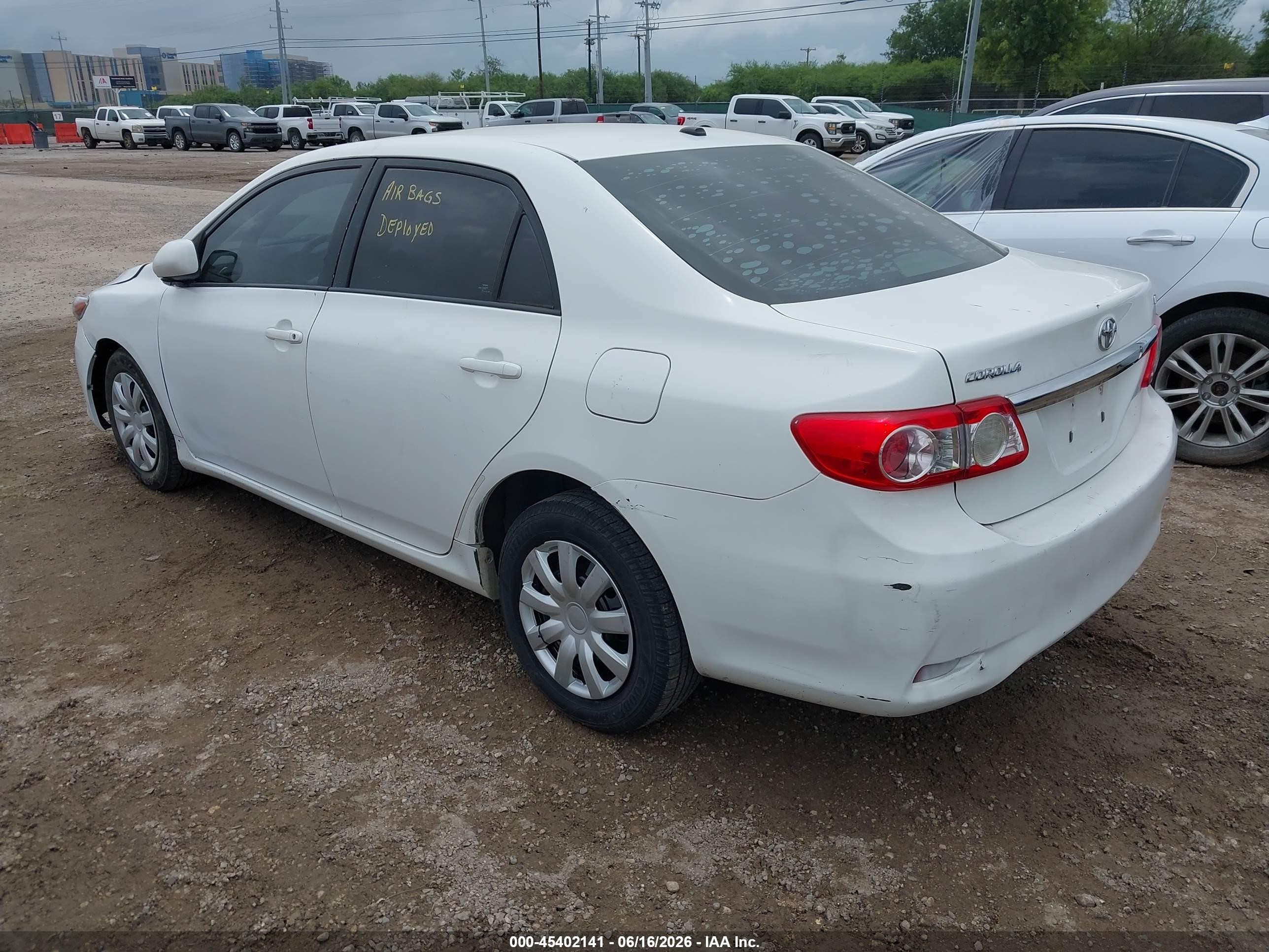 2011 Toyota Corolla Le White vin: 2T1BU4EE1BC753456