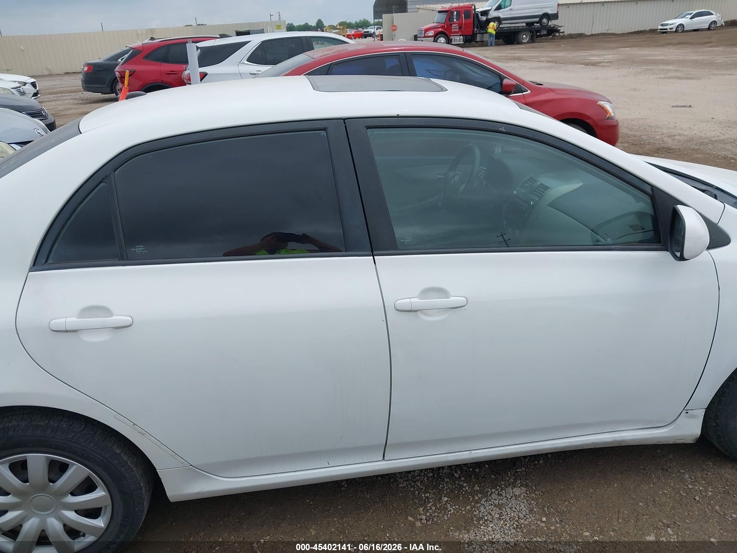 2011 Toyota Corolla Le White vin: 2T1BU4EE1BC753456
