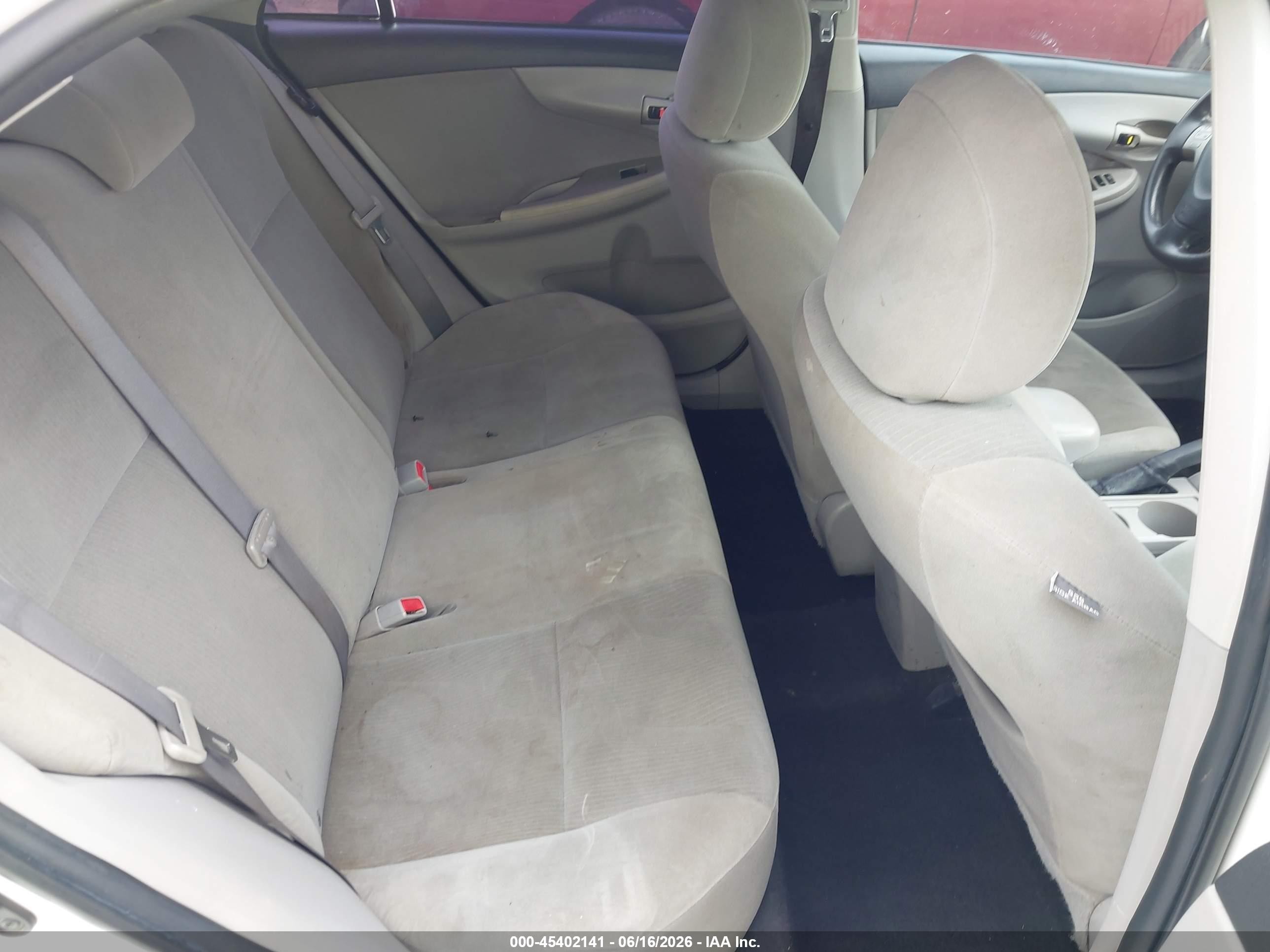 2011 Toyota Corolla Le White vin: 2T1BU4EE1BC753456