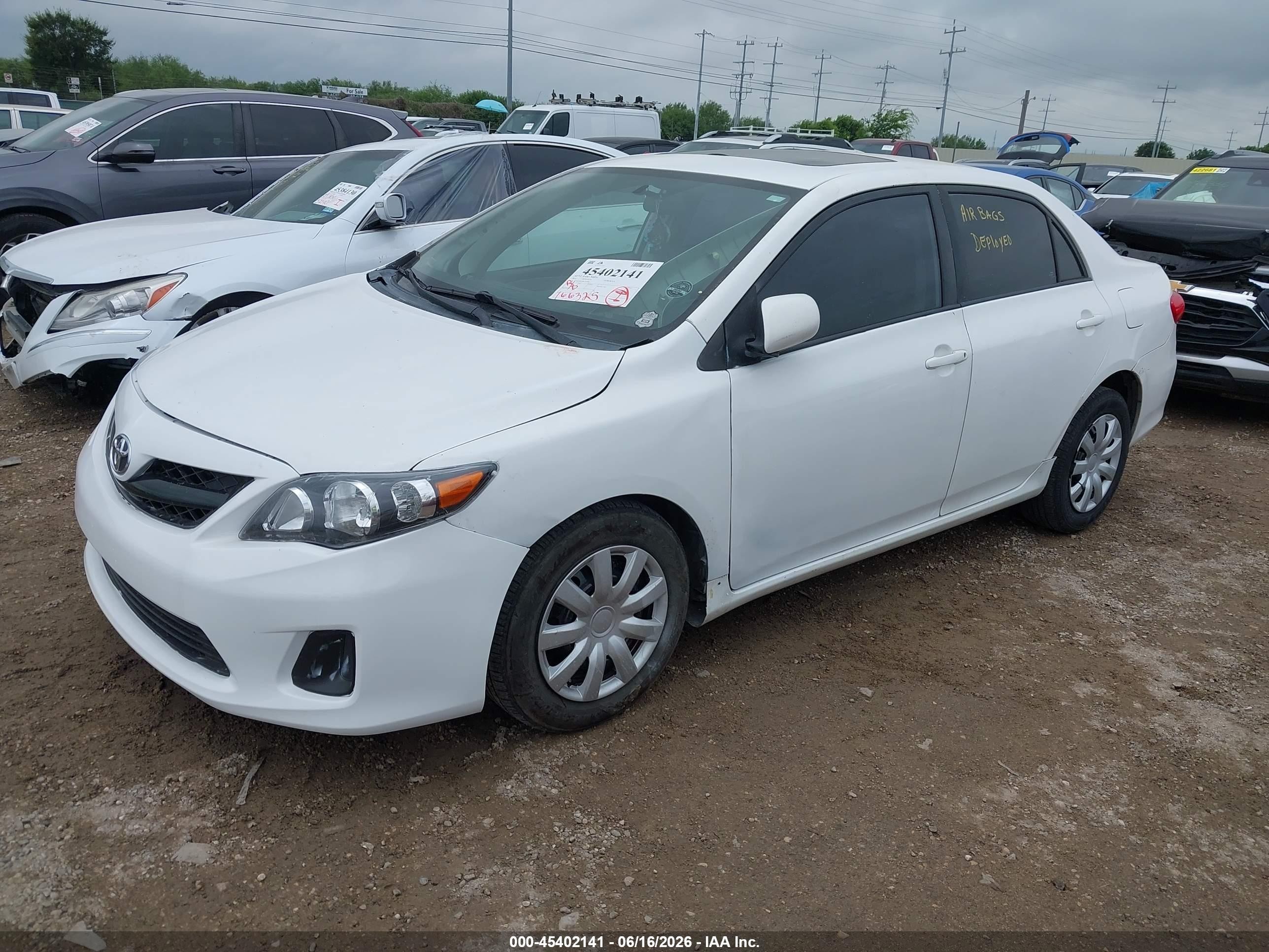 2011 Toyota Corolla Le White vin: 2T1BU4EE1BC753456