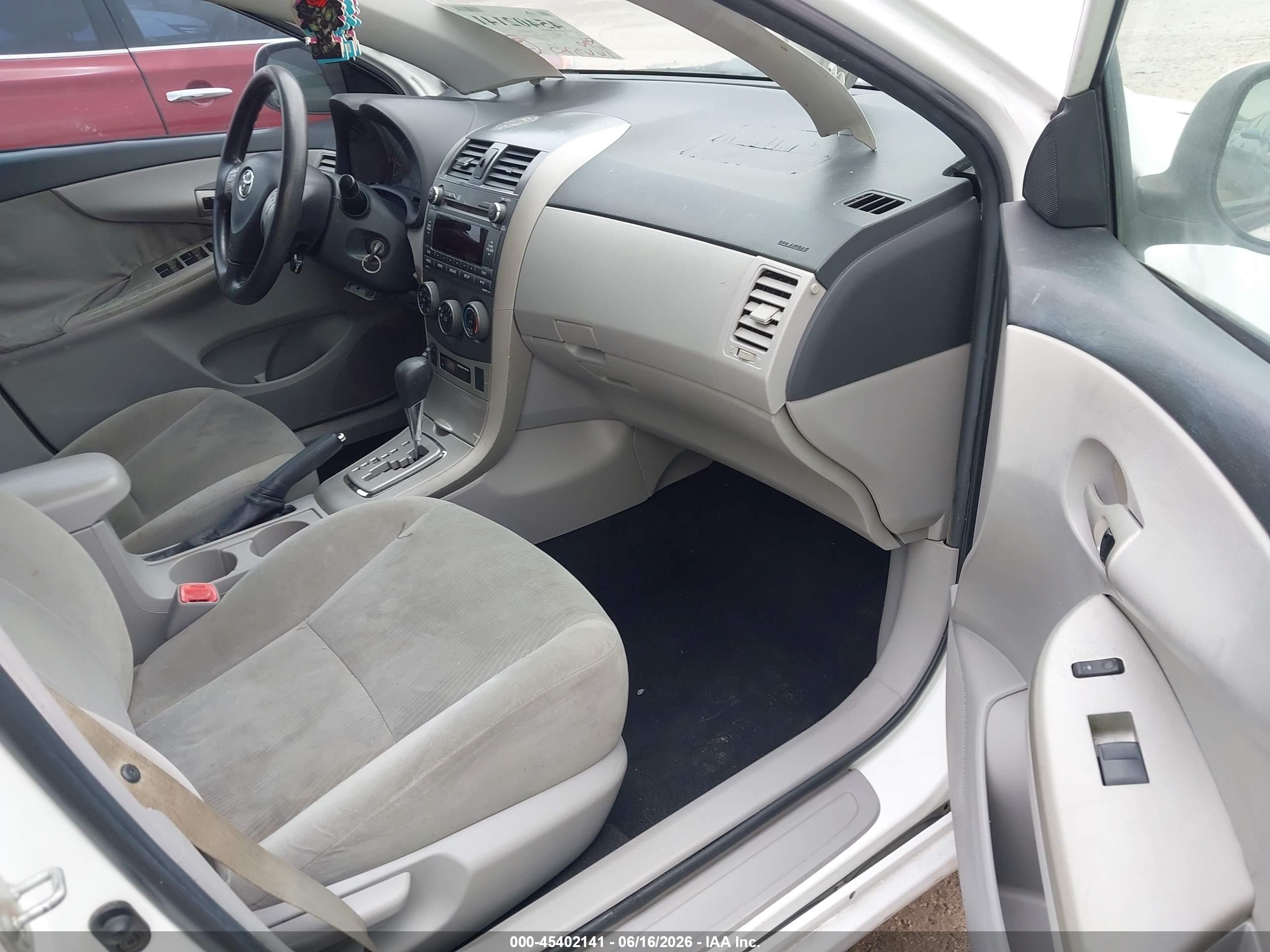 2011 Toyota Corolla Le White vin: 2T1BU4EE1BC753456