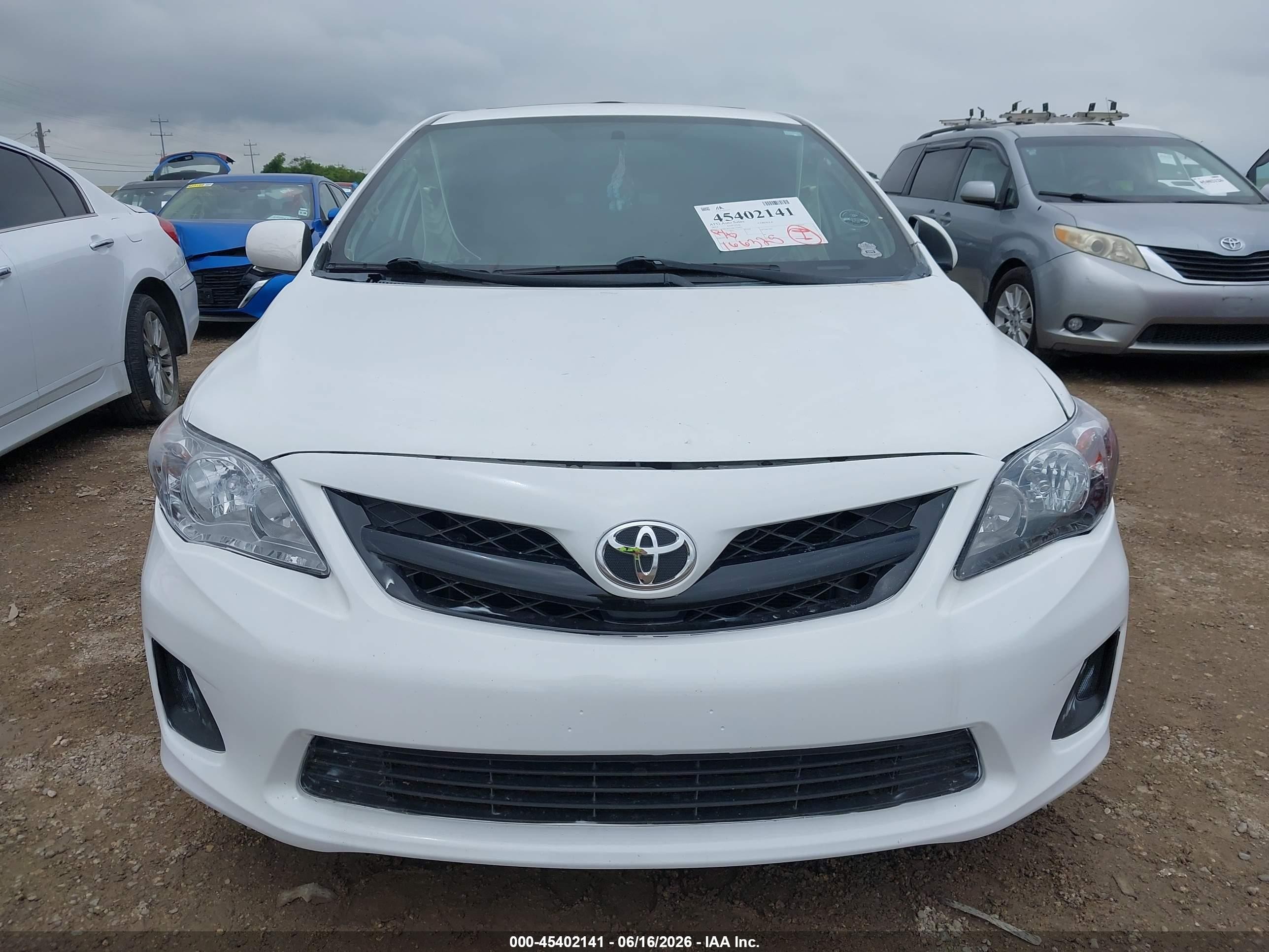 2011 Toyota Corolla Le White vin: 2T1BU4EE1BC753456