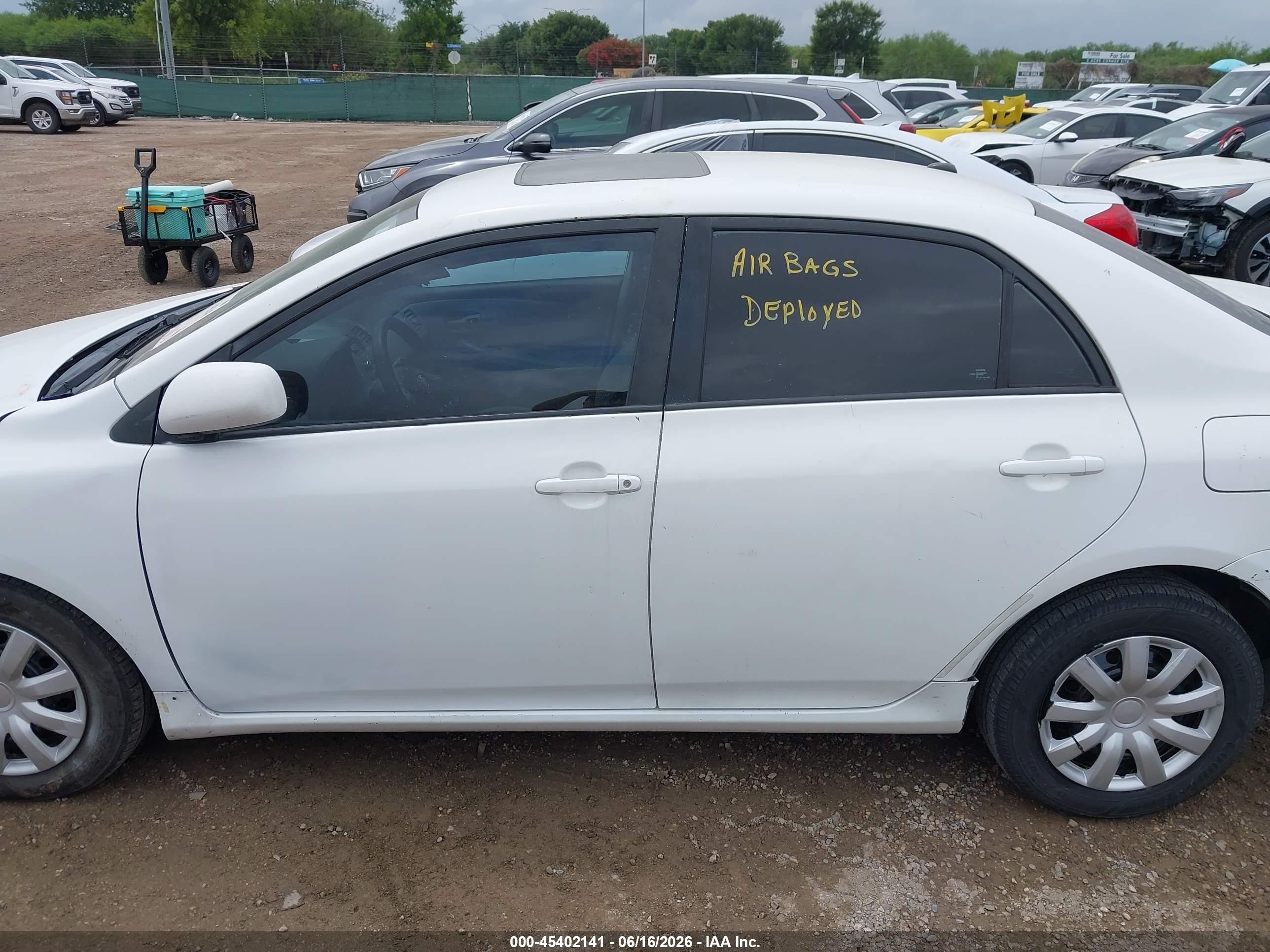 2011 Toyota Corolla Le White vin: 2T1BU4EE1BC753456