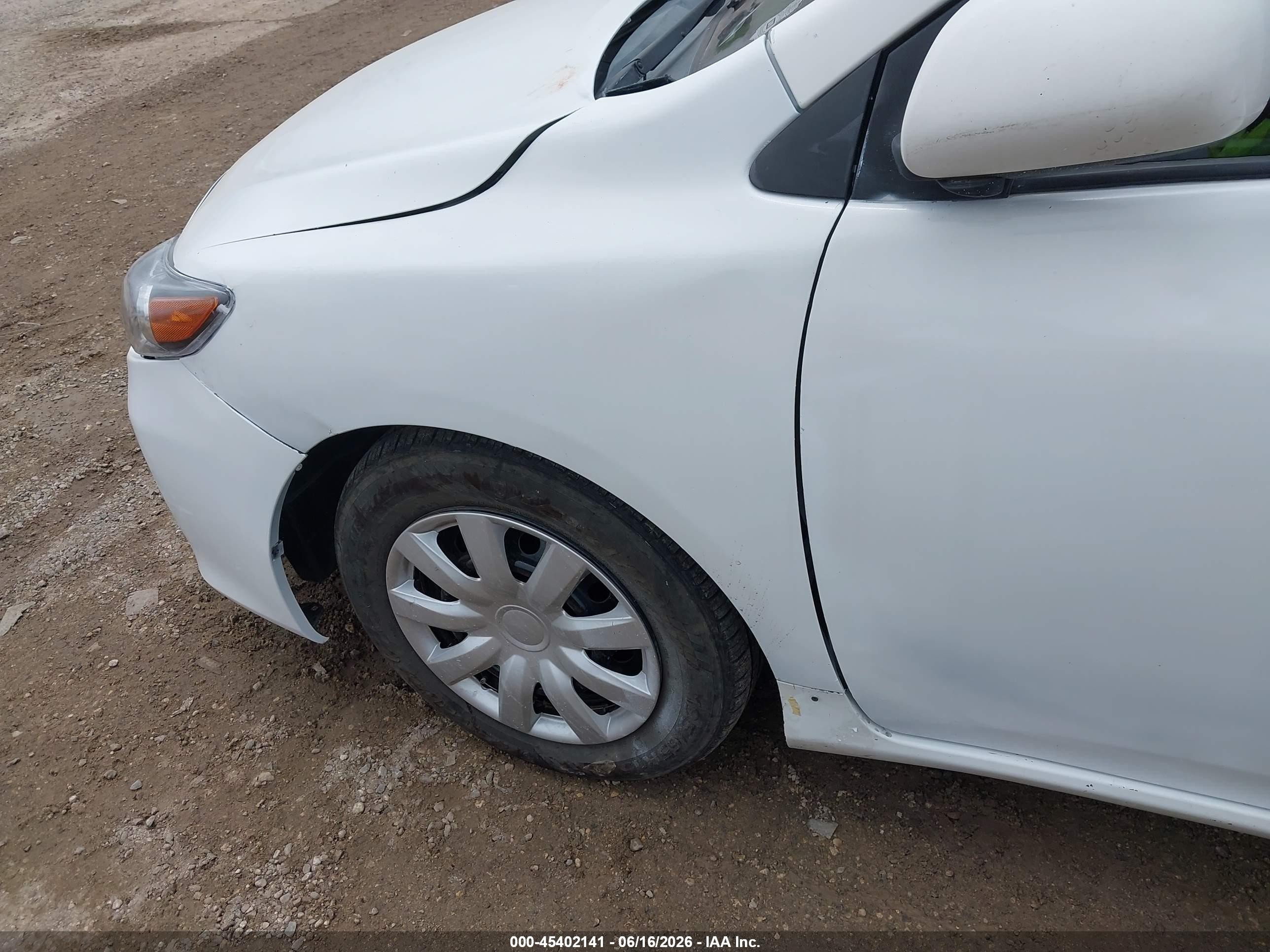 2011 Toyota Corolla Le White vin: 2T1BU4EE1BC753456